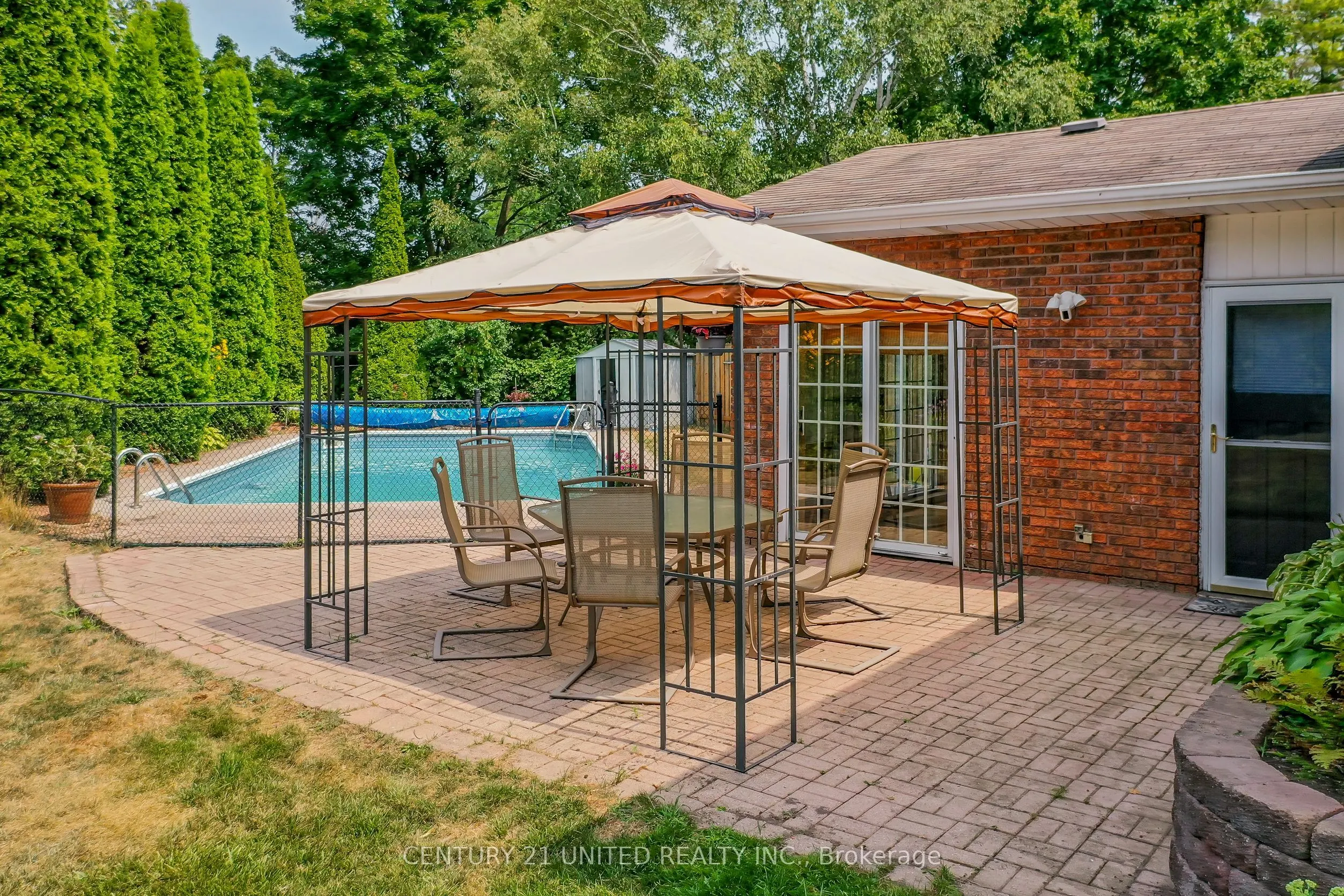 276 Patricia Crescent