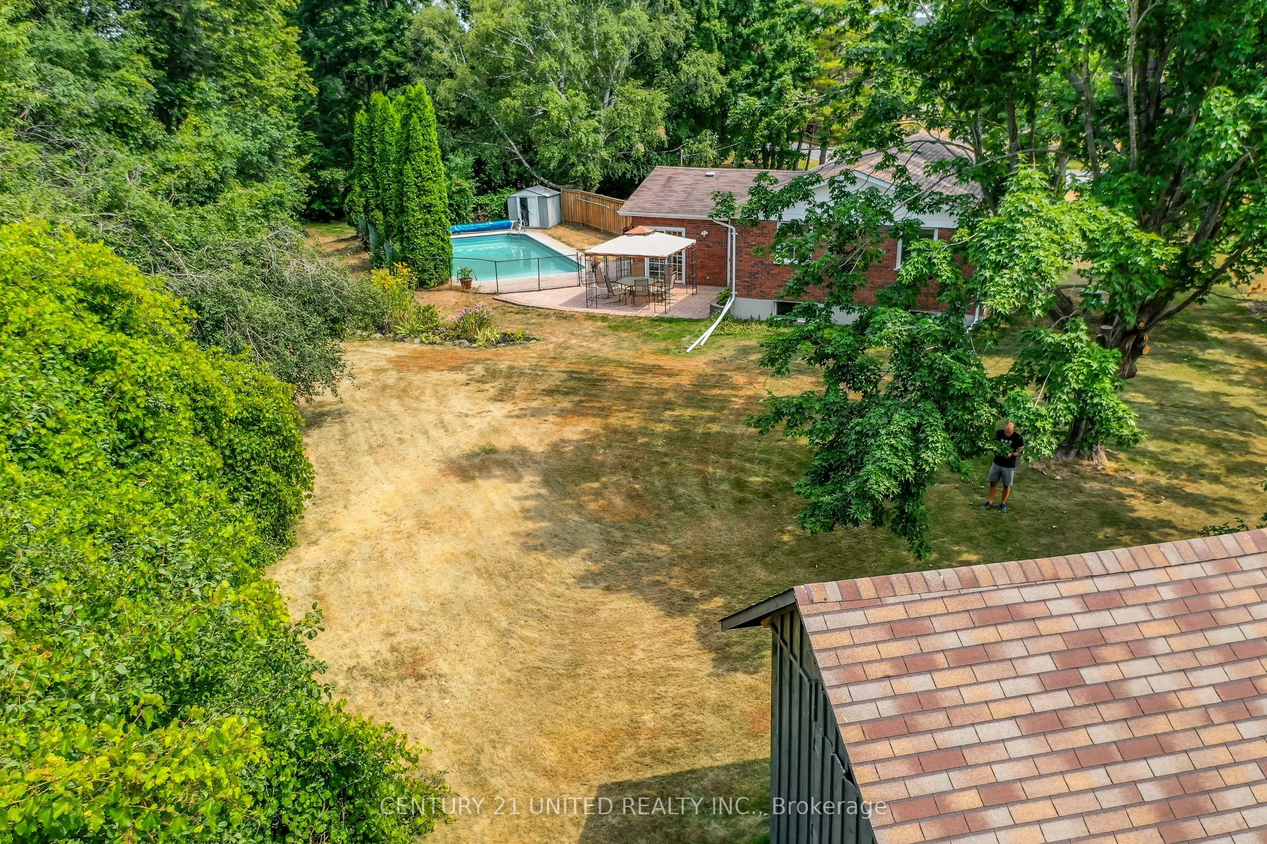 276 Patricia Crescent