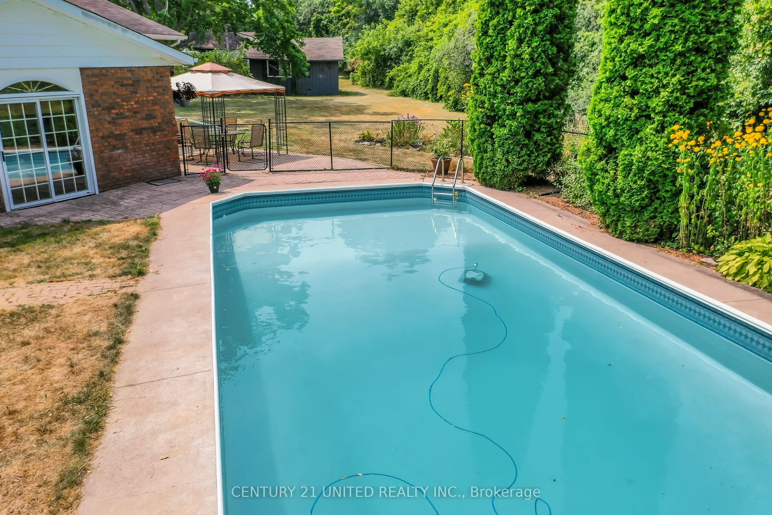 276 Patricia Crescent