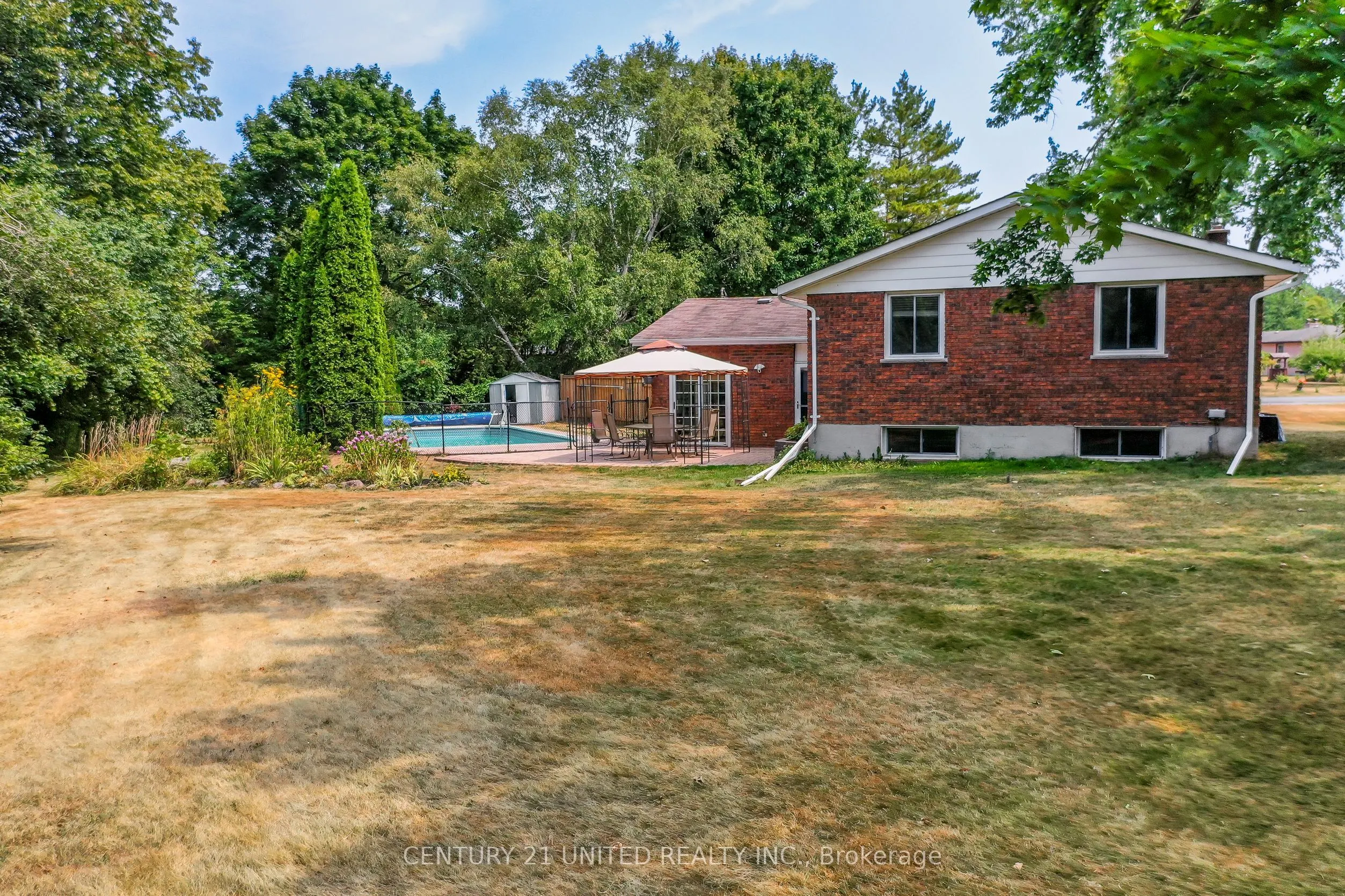 276 Patricia Crescent