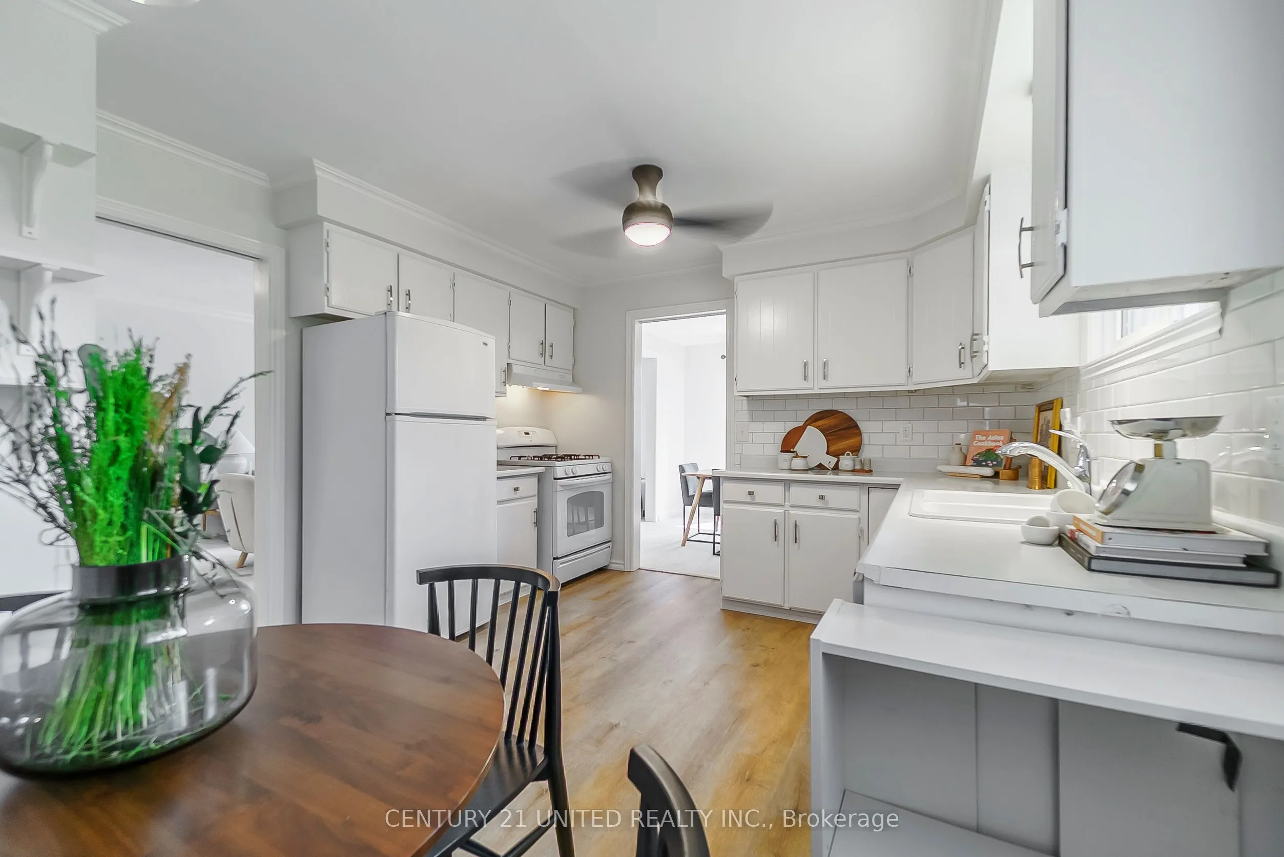 276 Patricia Crescent