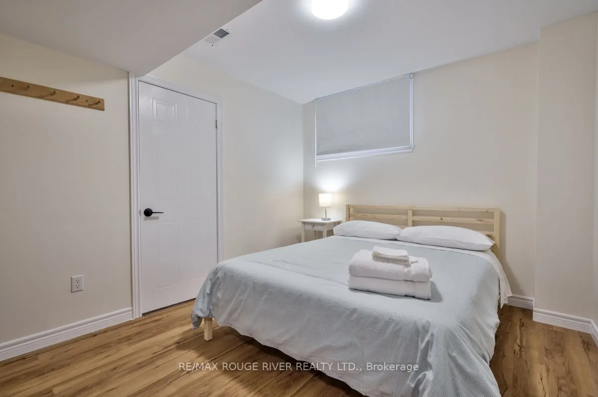333 Mary Street W