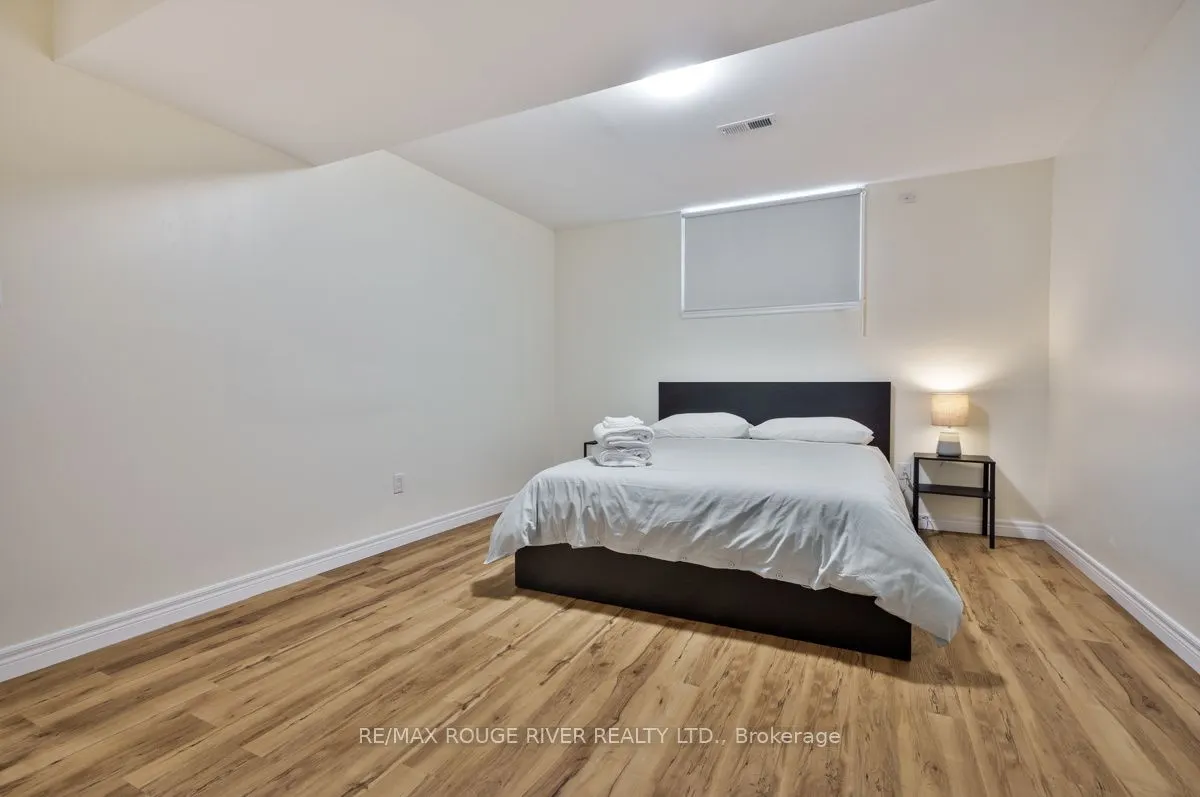 333 Mary Street W
