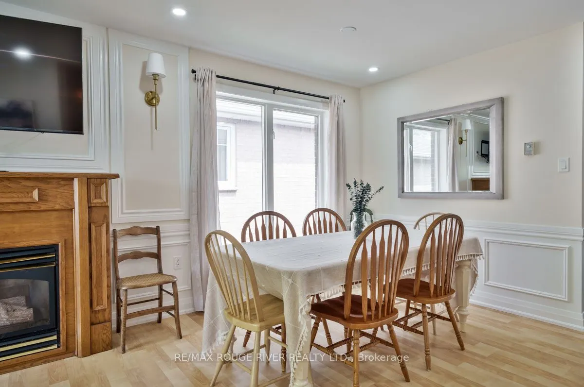 333 Mary Street W