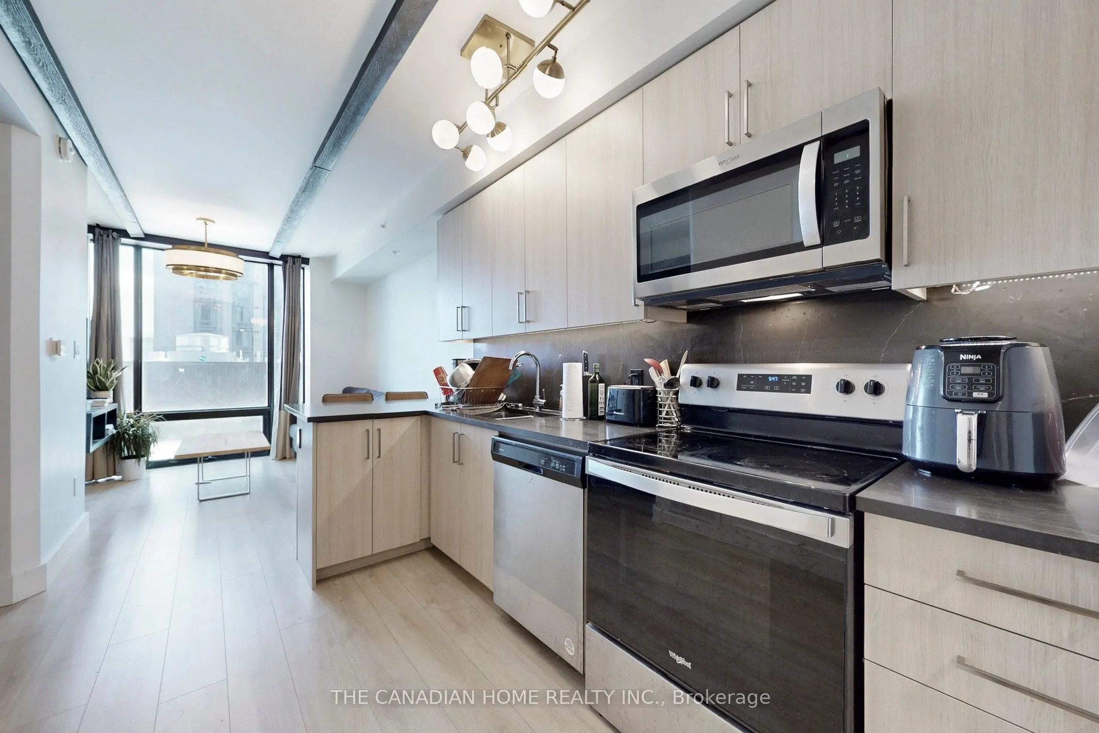 145 COLUMBIA Street W, #909