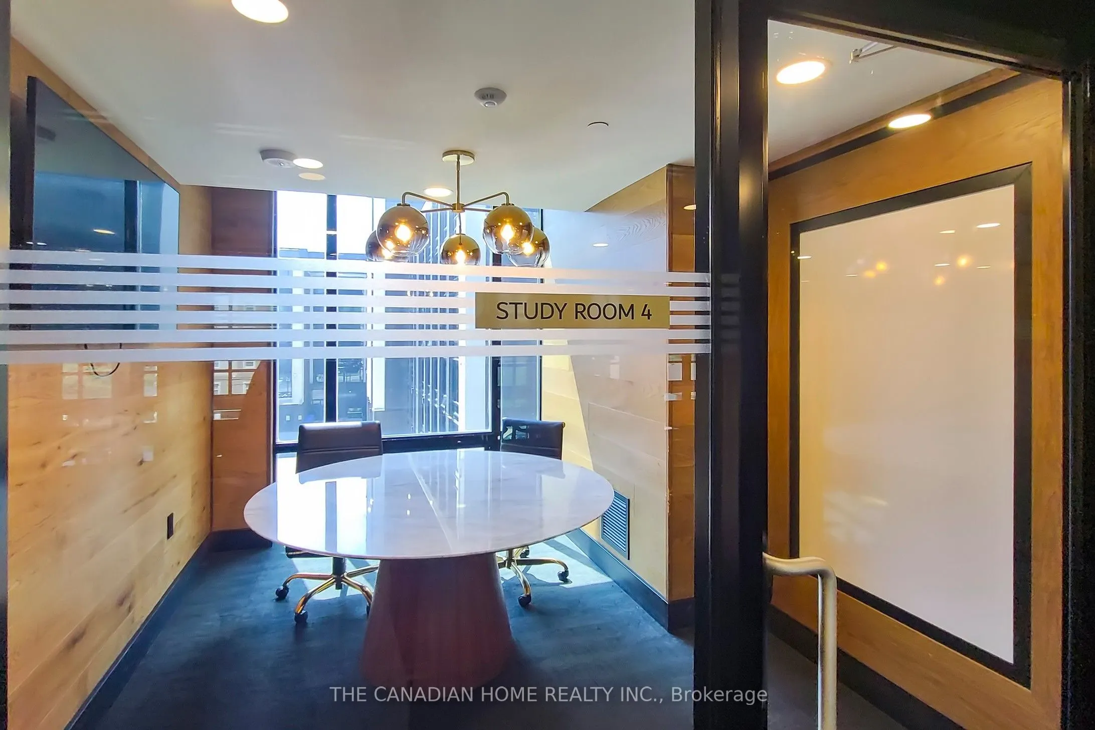 145 COLUMBIA Street W, #909