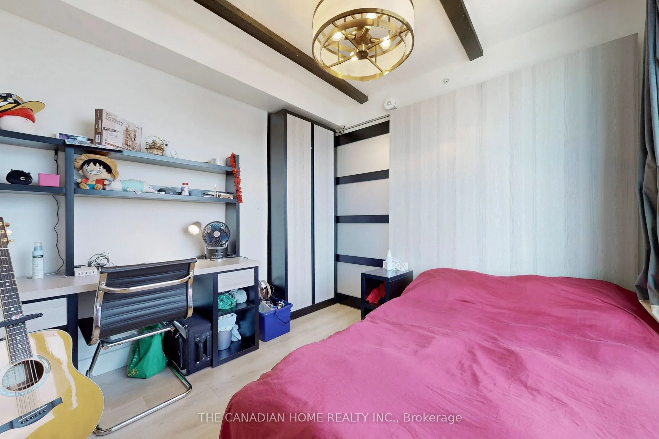 145 COLUMBIA Street W, #909