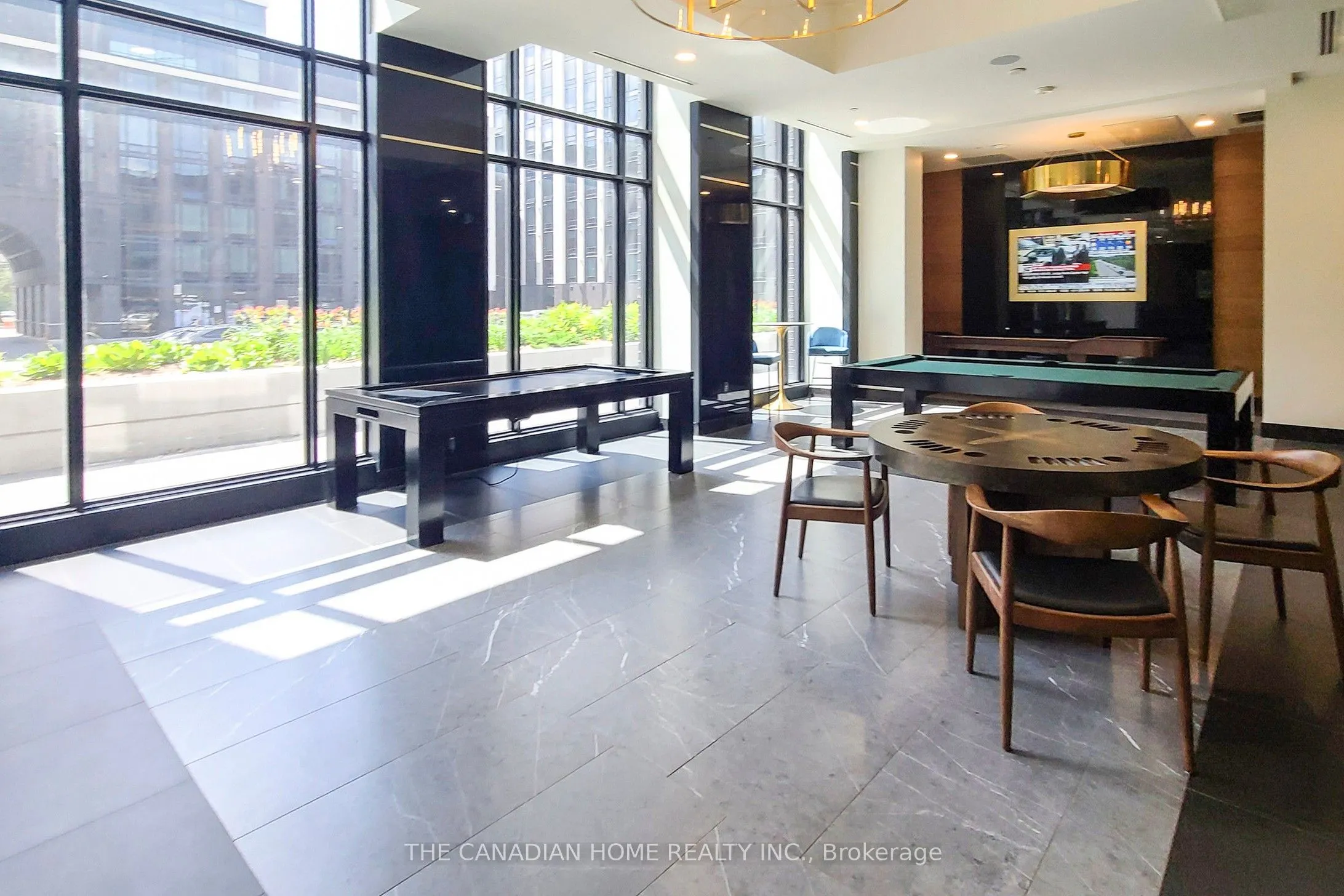 145 COLUMBIA Street W, #909