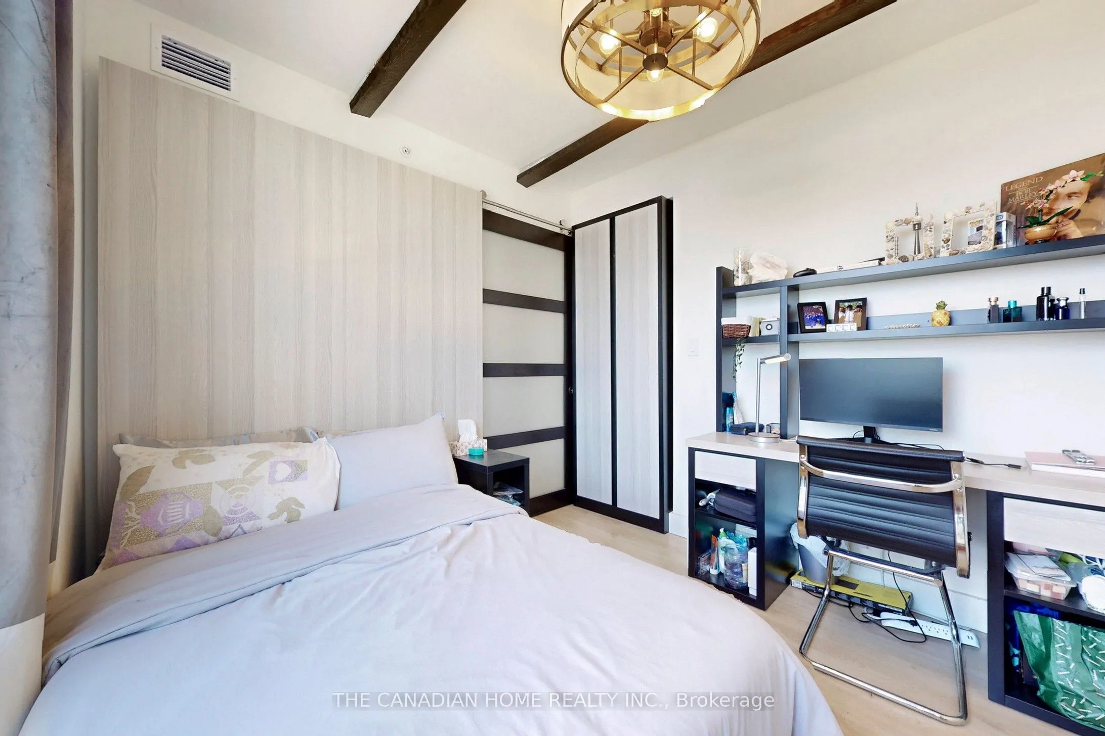145 COLUMBIA Street W, #909