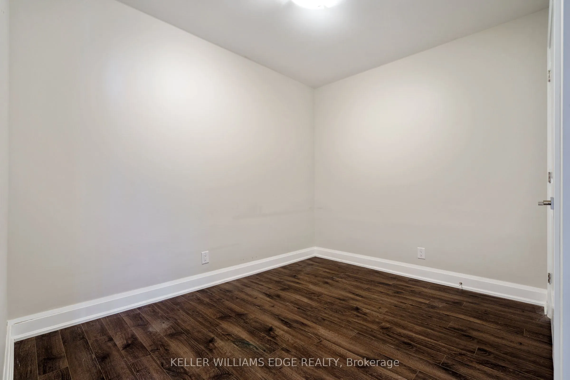 2 King Street W, #208