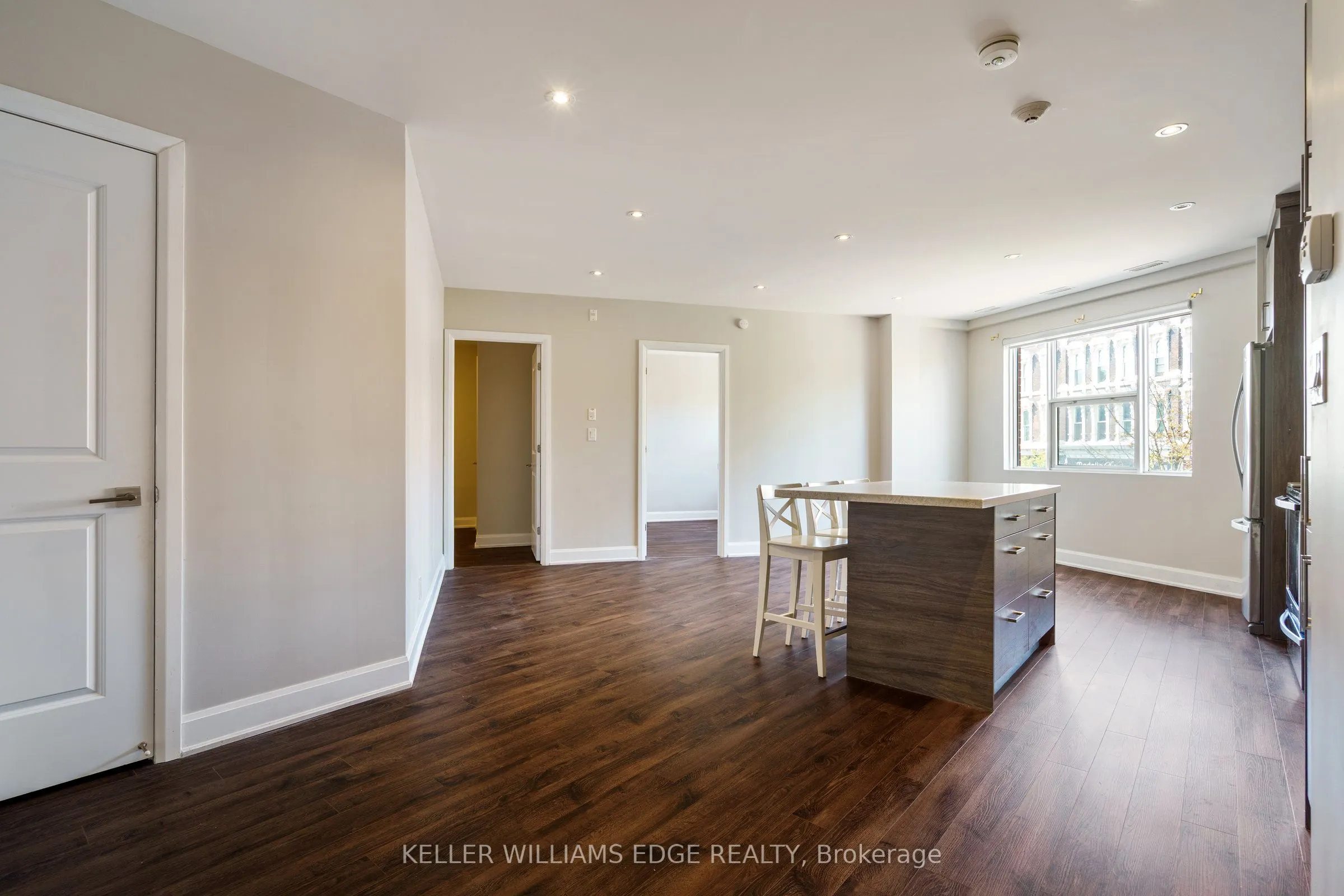 2 King Street W, #208