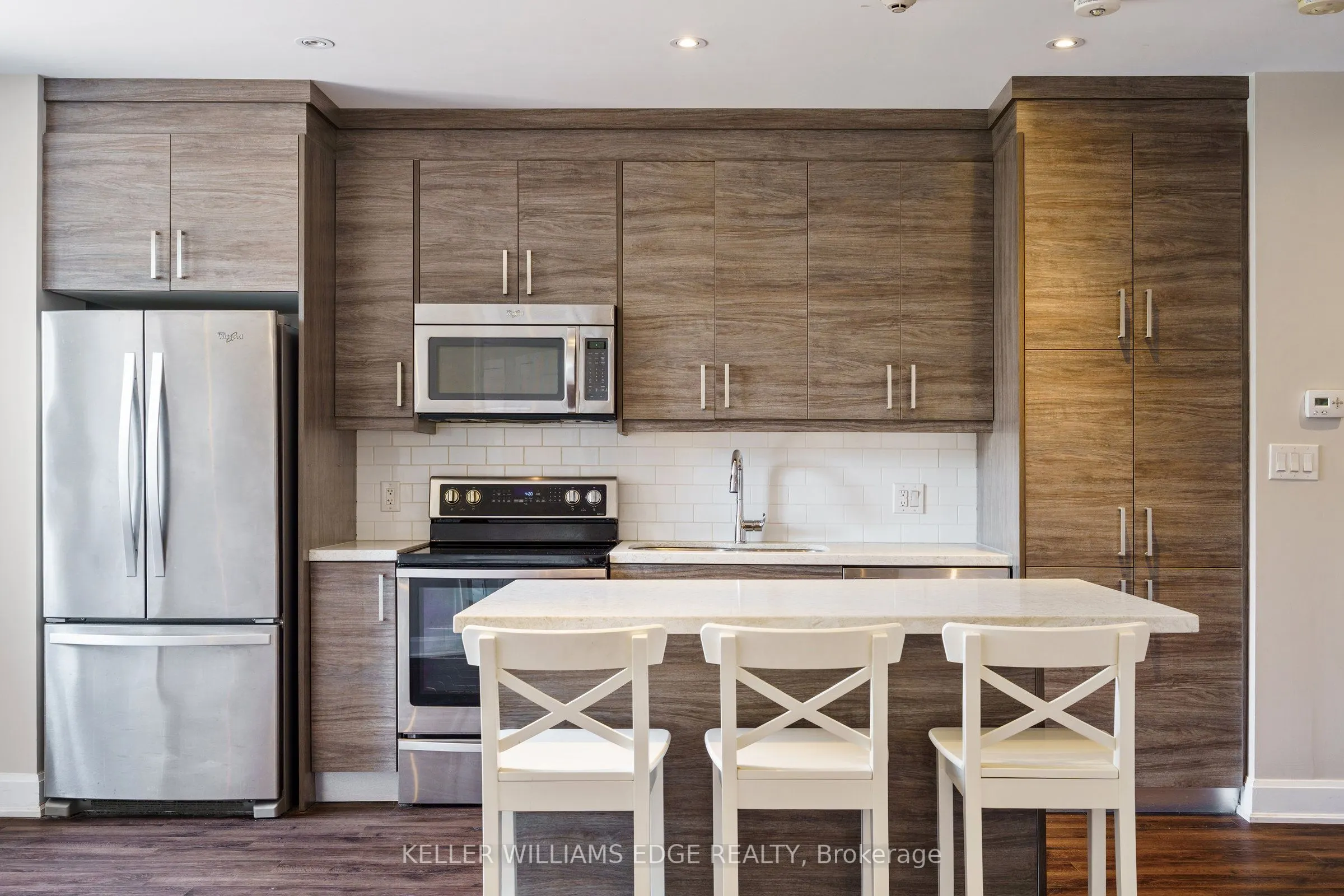 2 King Street W, #208