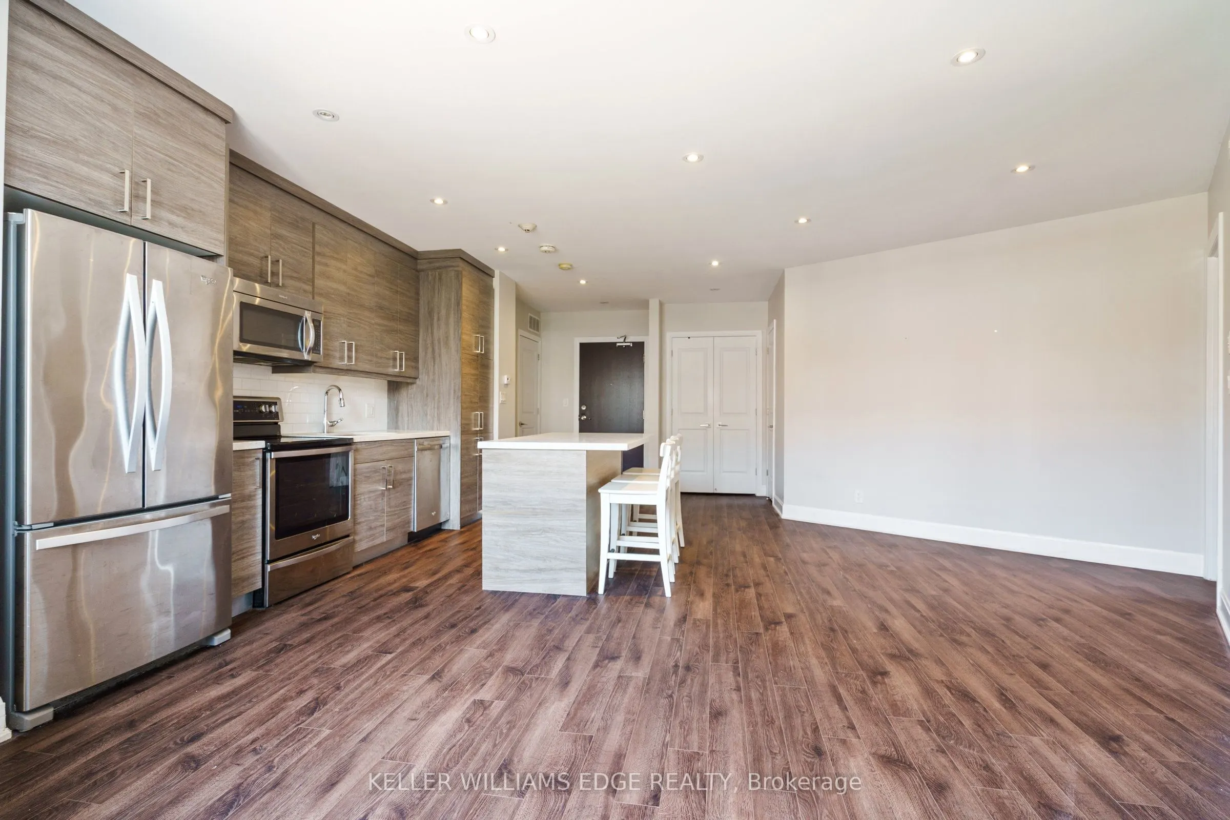 2 King Street W, #208
