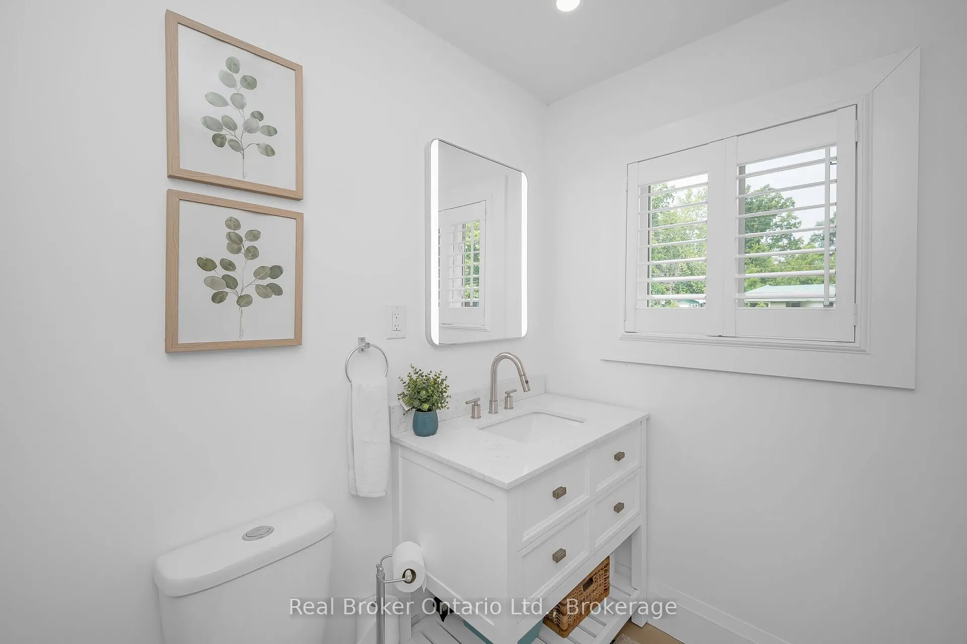 2525 Vimy Road