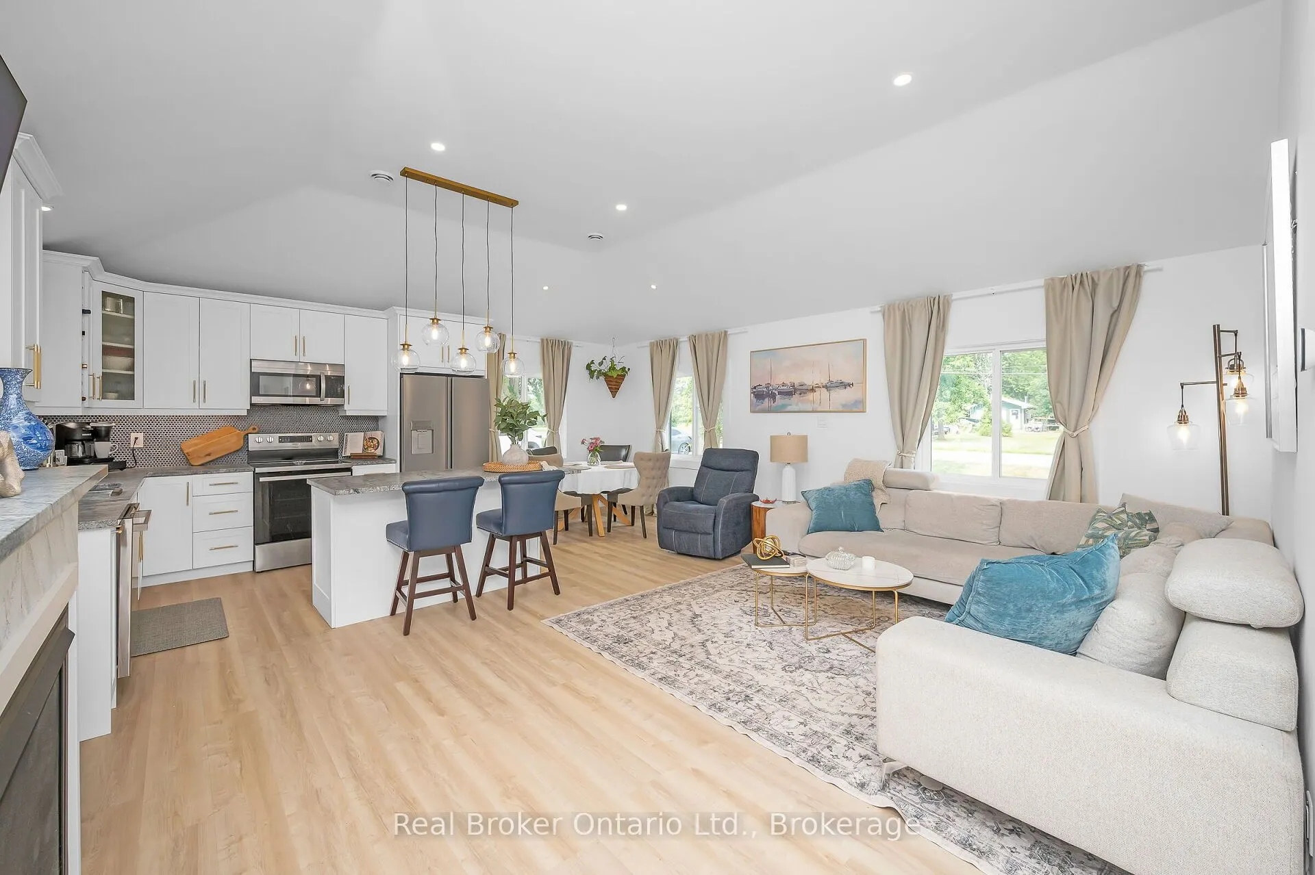 2525 Vimy Road