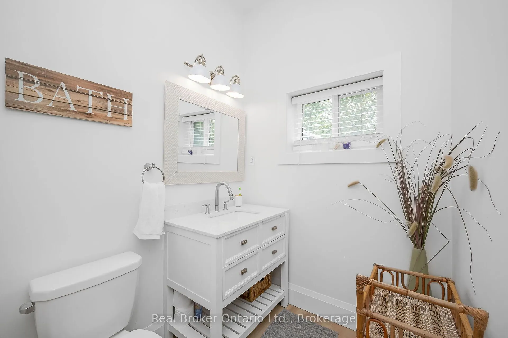 2525 Vimy Road