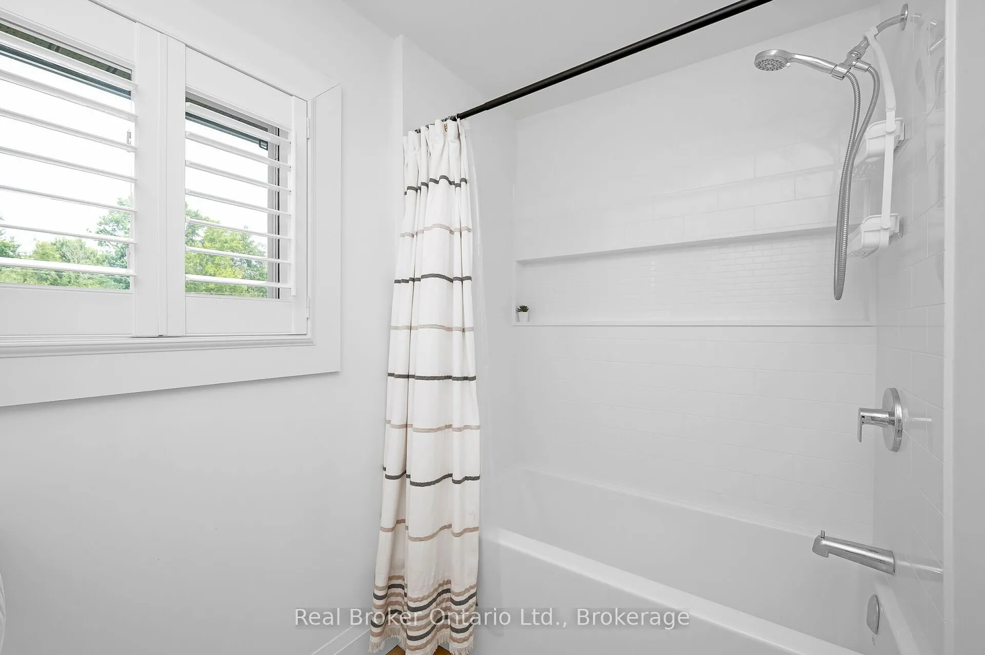 2525 Vimy Road