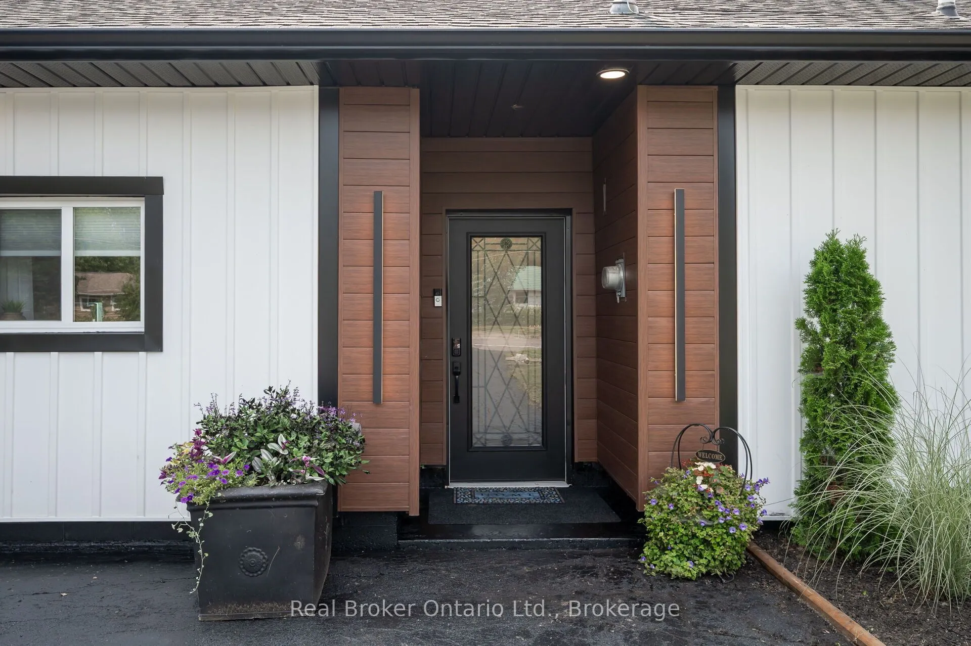 2525 Vimy Road