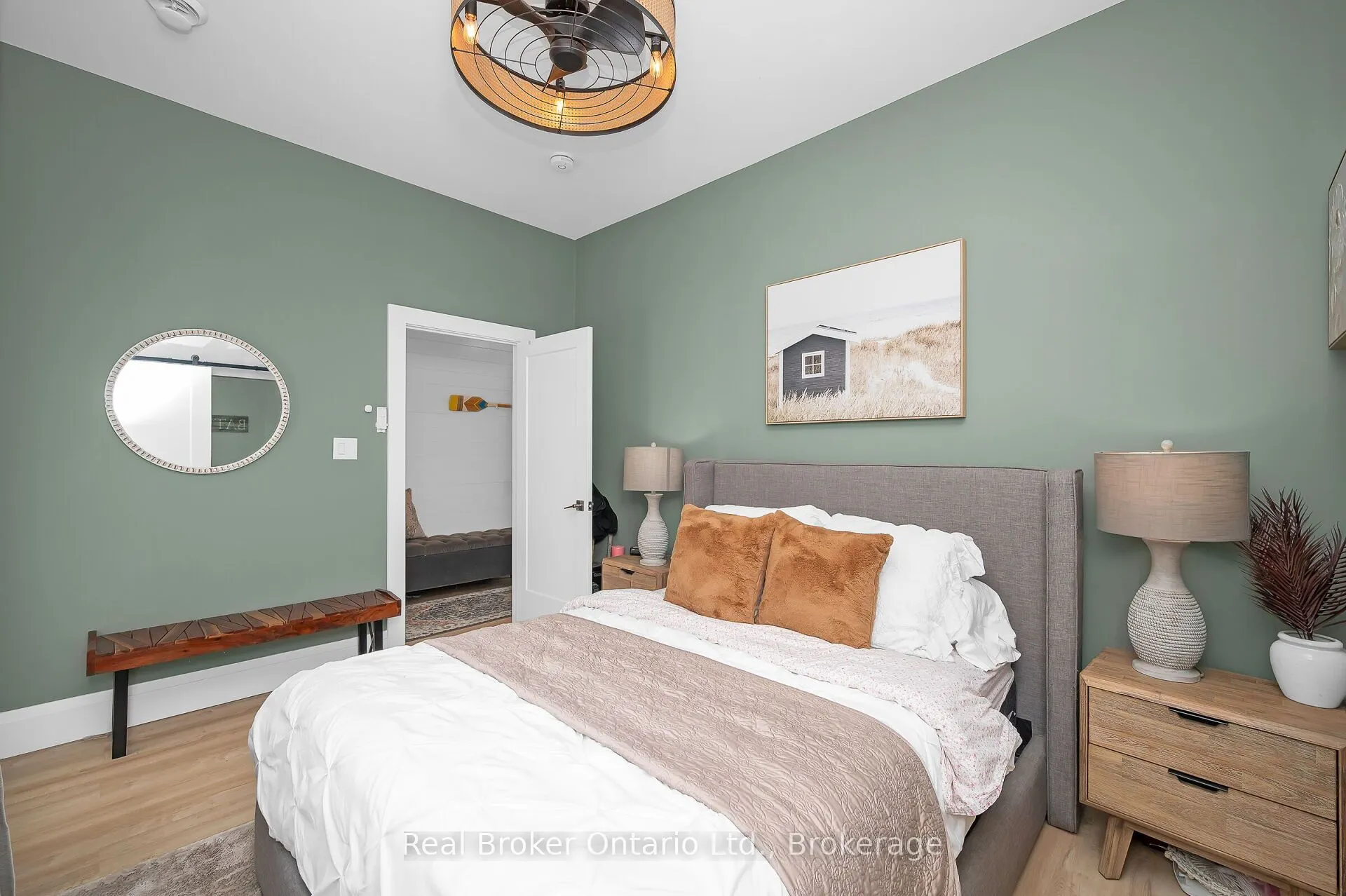 2525 Vimy Road