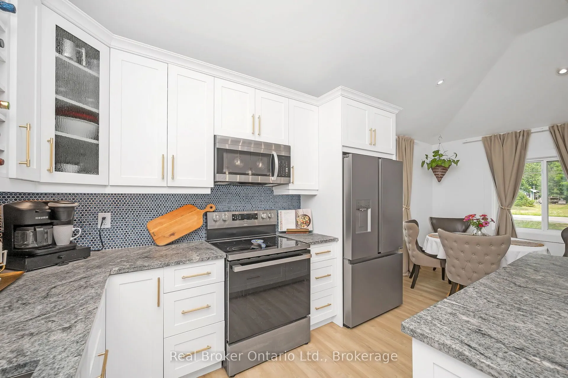 2525 Vimy Road
