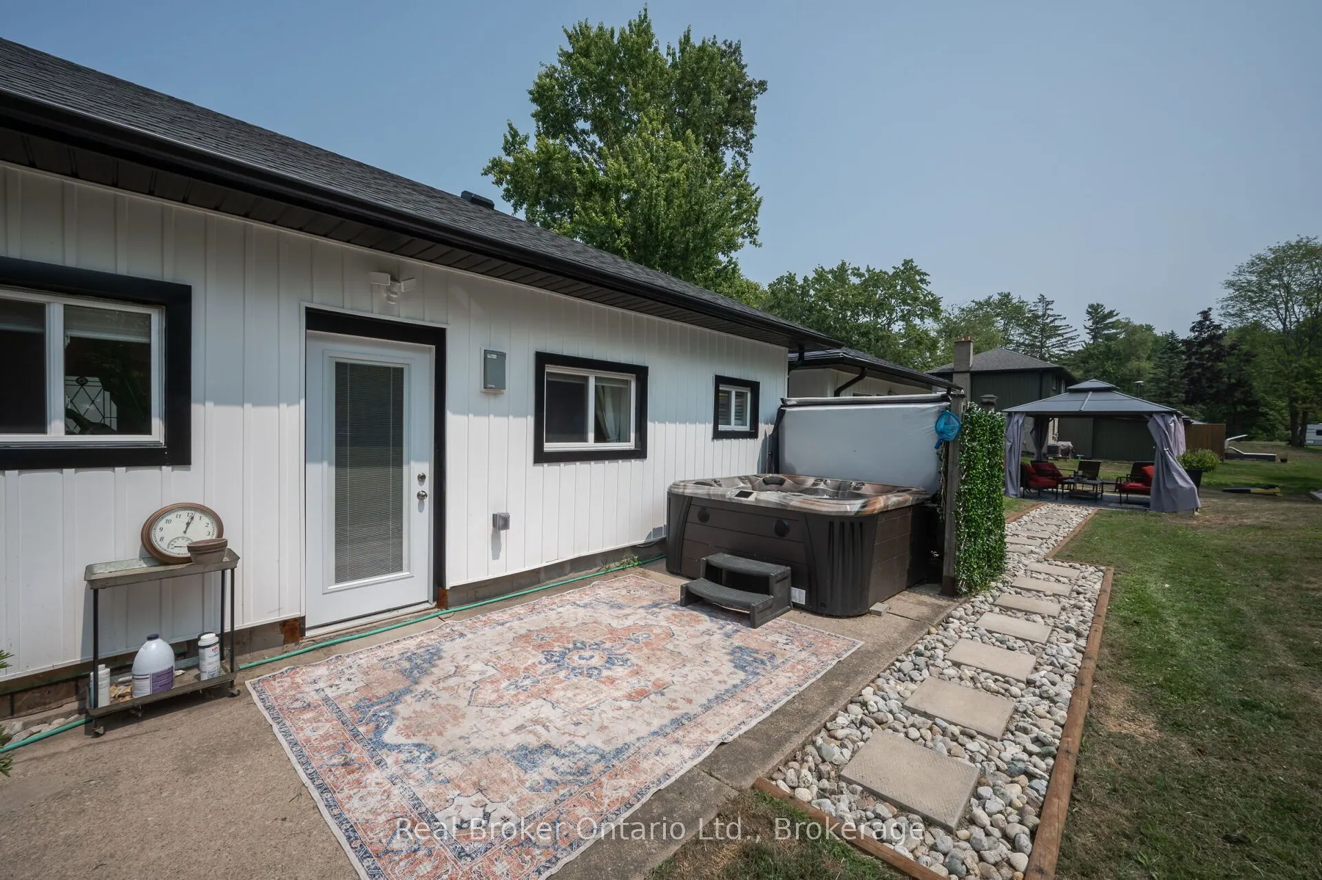 2525 Vimy Road