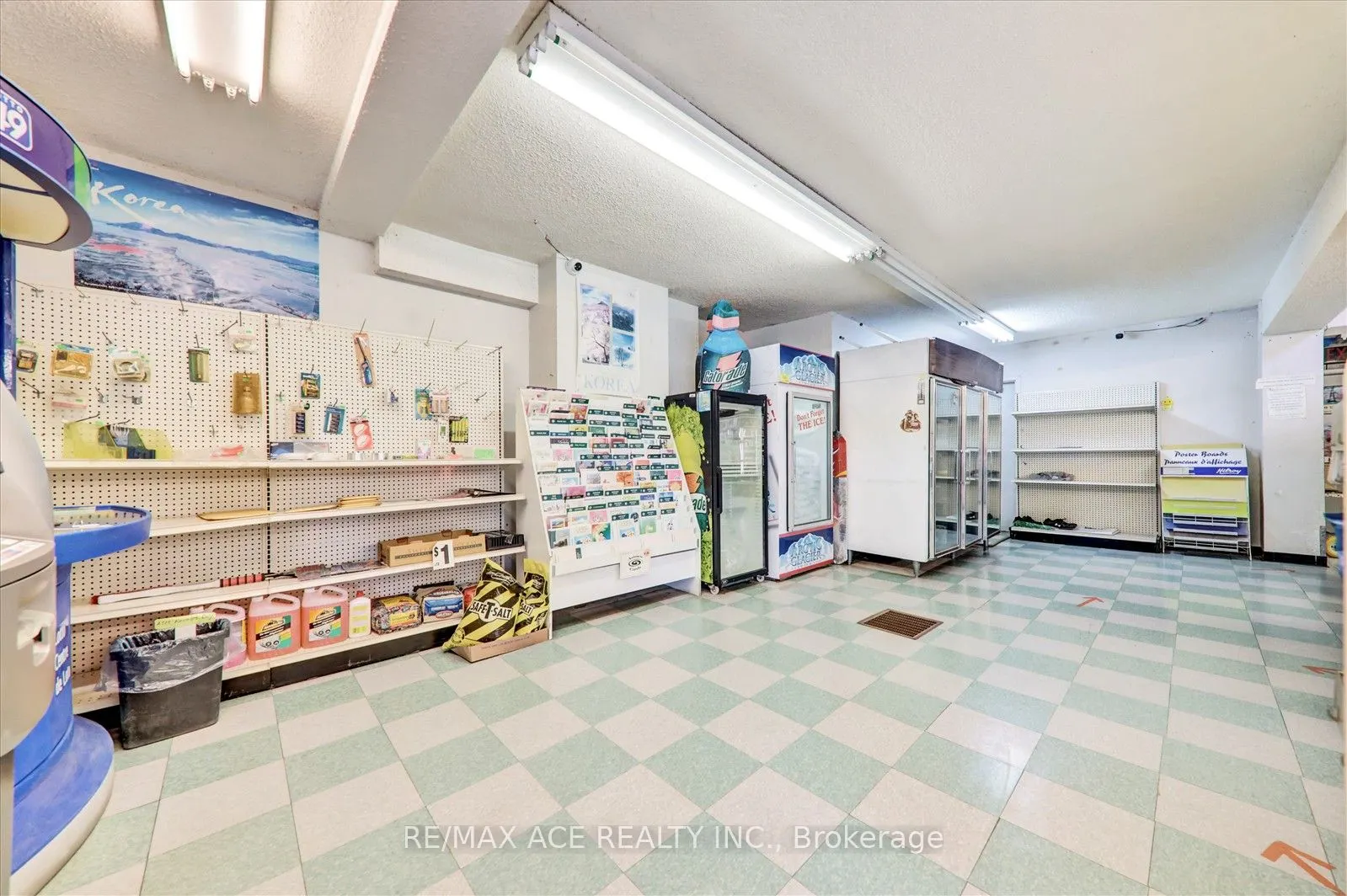 132 Victoria Street N