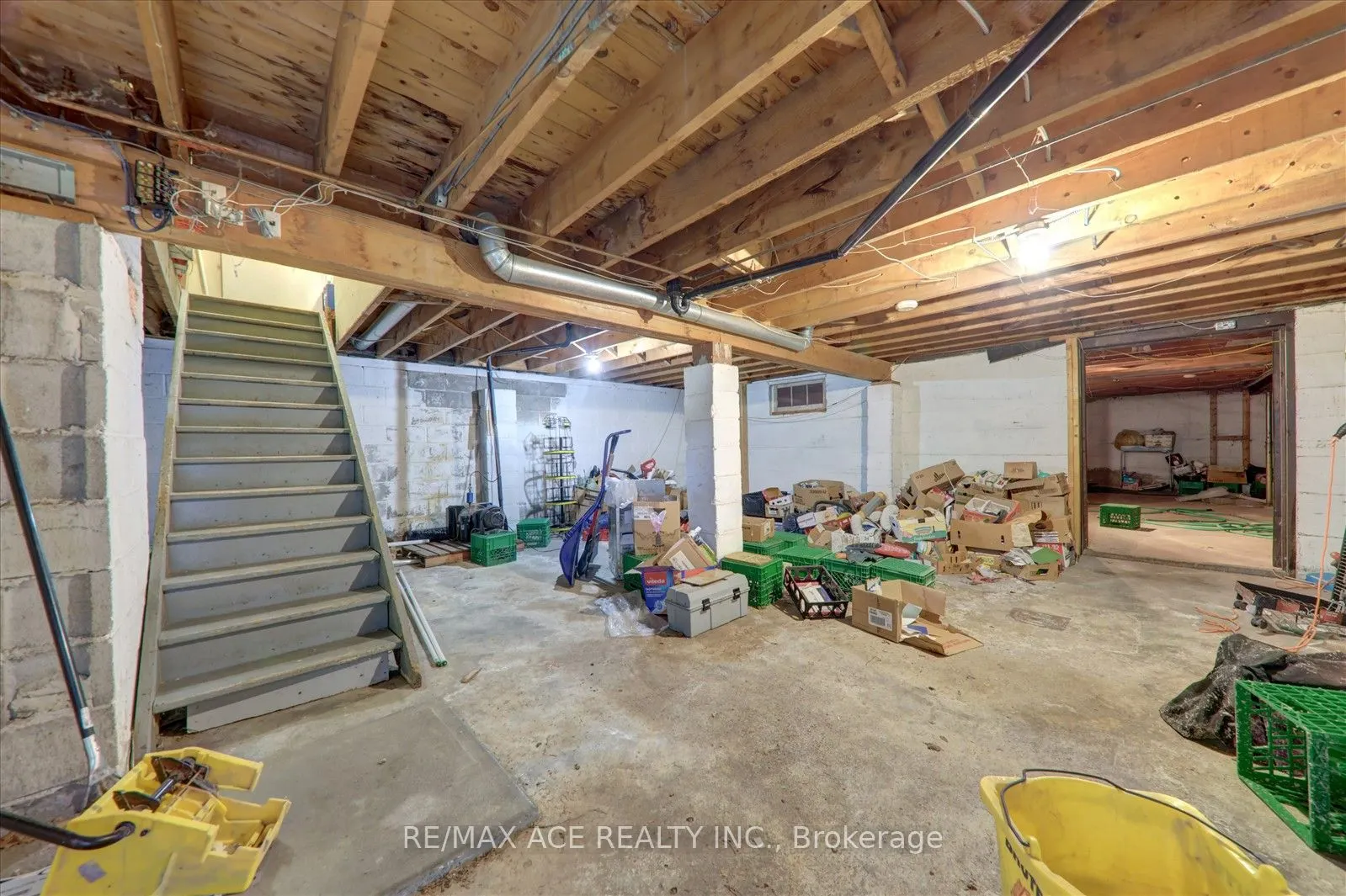 132 Victoria Street N