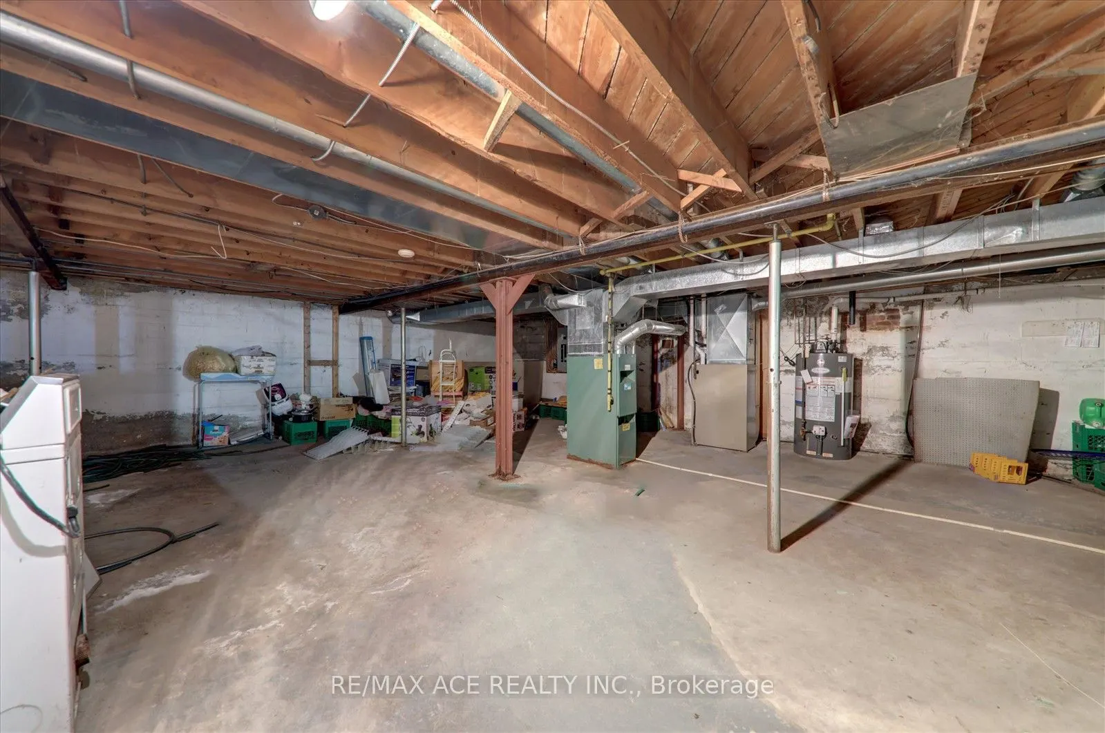 132 Victoria Street N