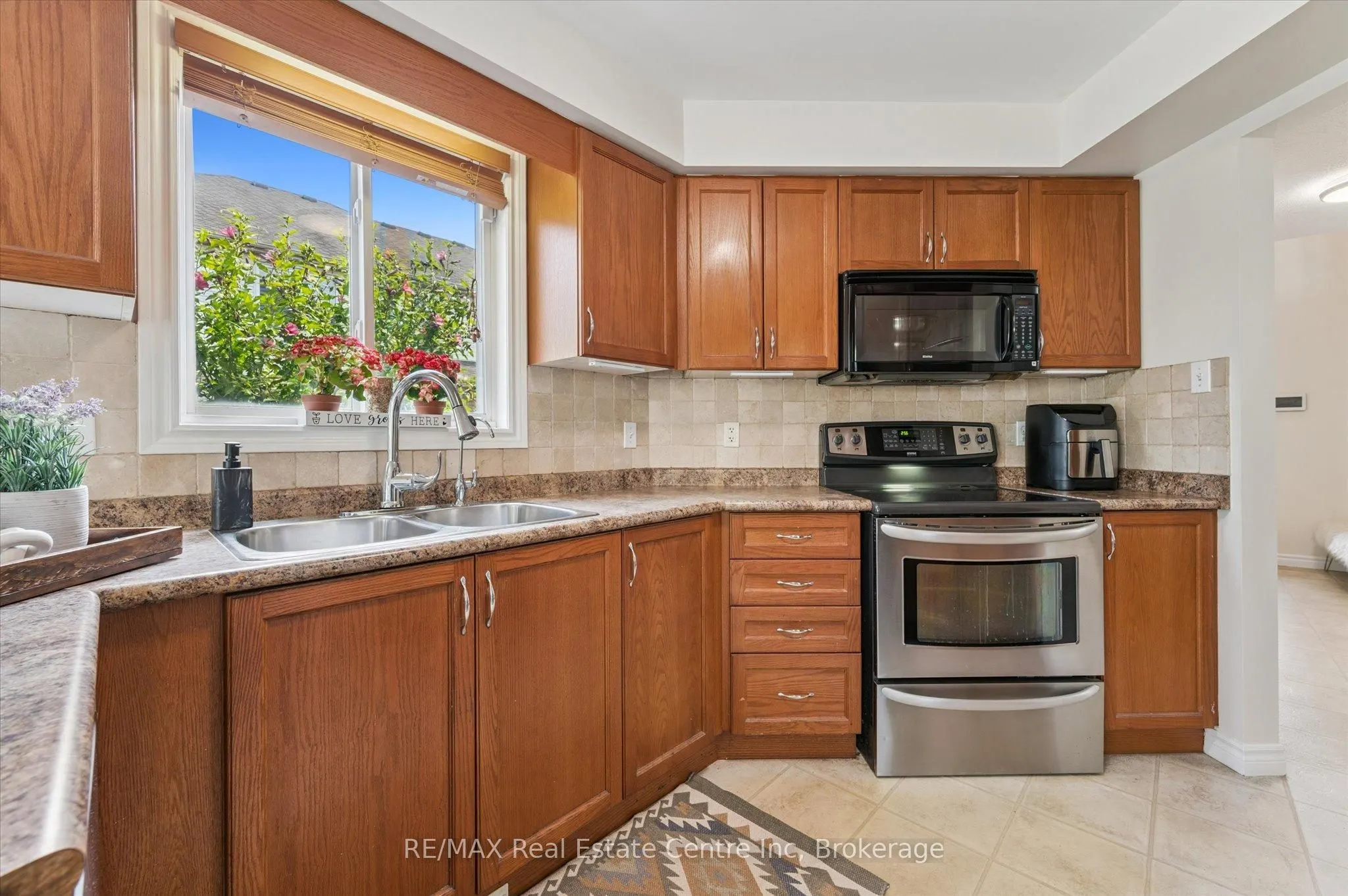24 WILKIE Crescent