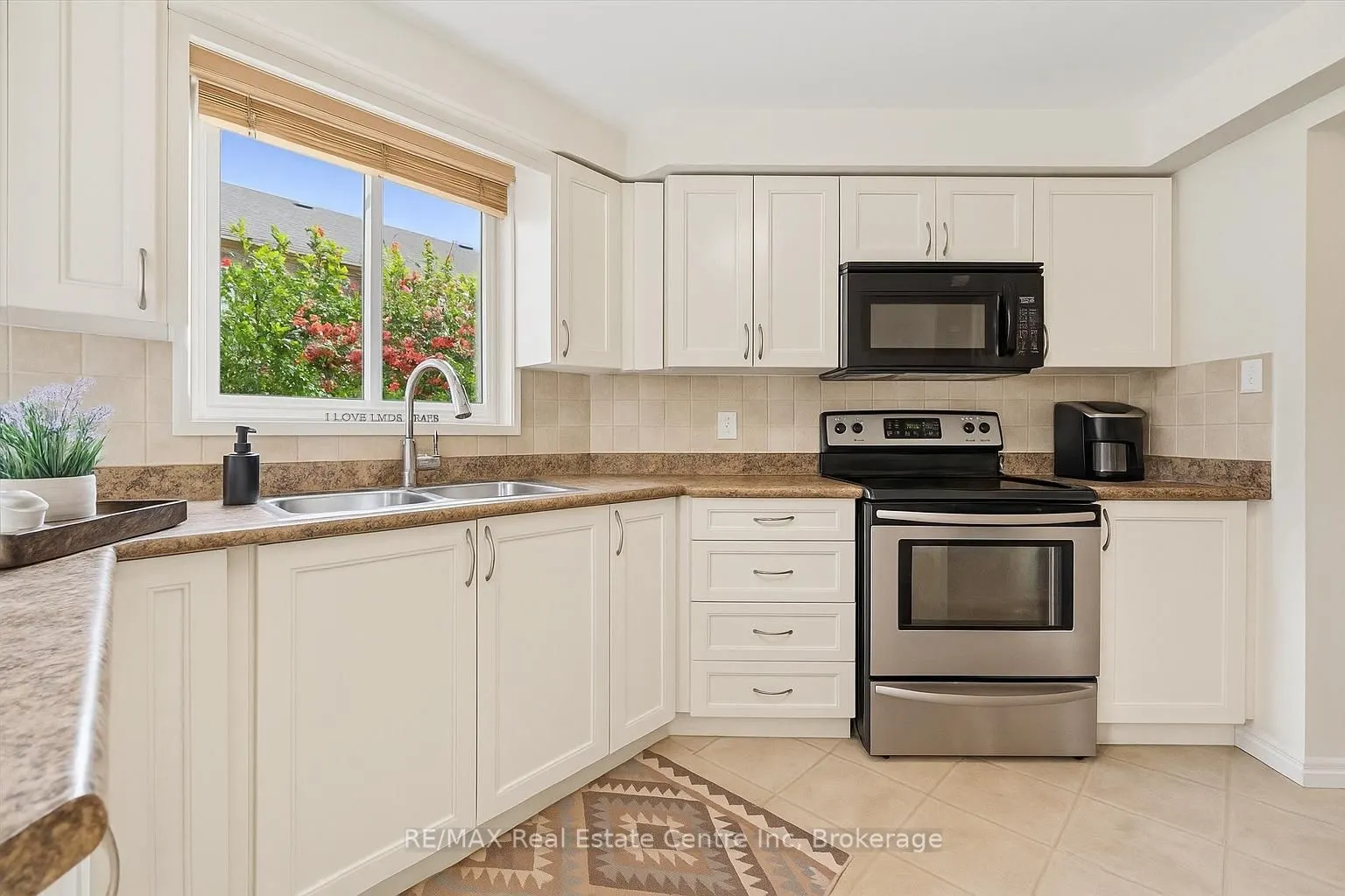 24 WILKIE Crescent