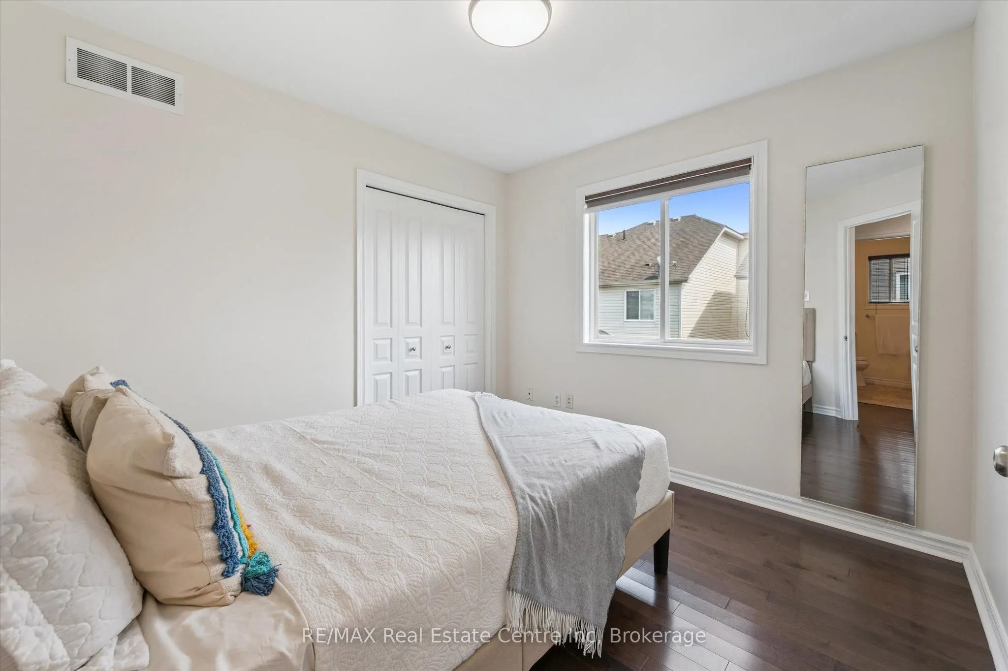 24 WILKIE Crescent
