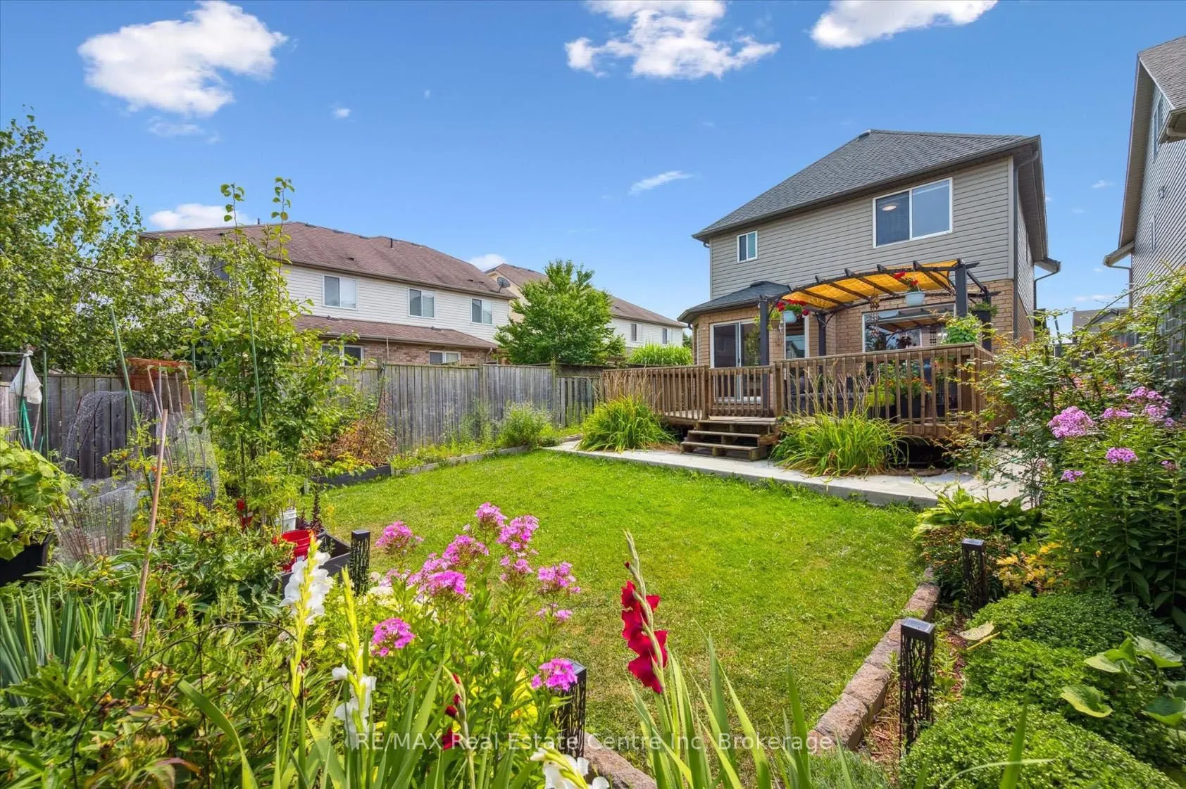 24 WILKIE Crescent