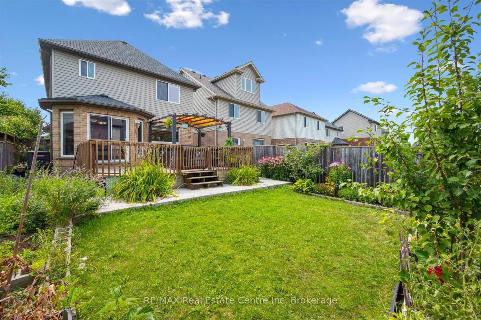 24 WILKIE Crescent