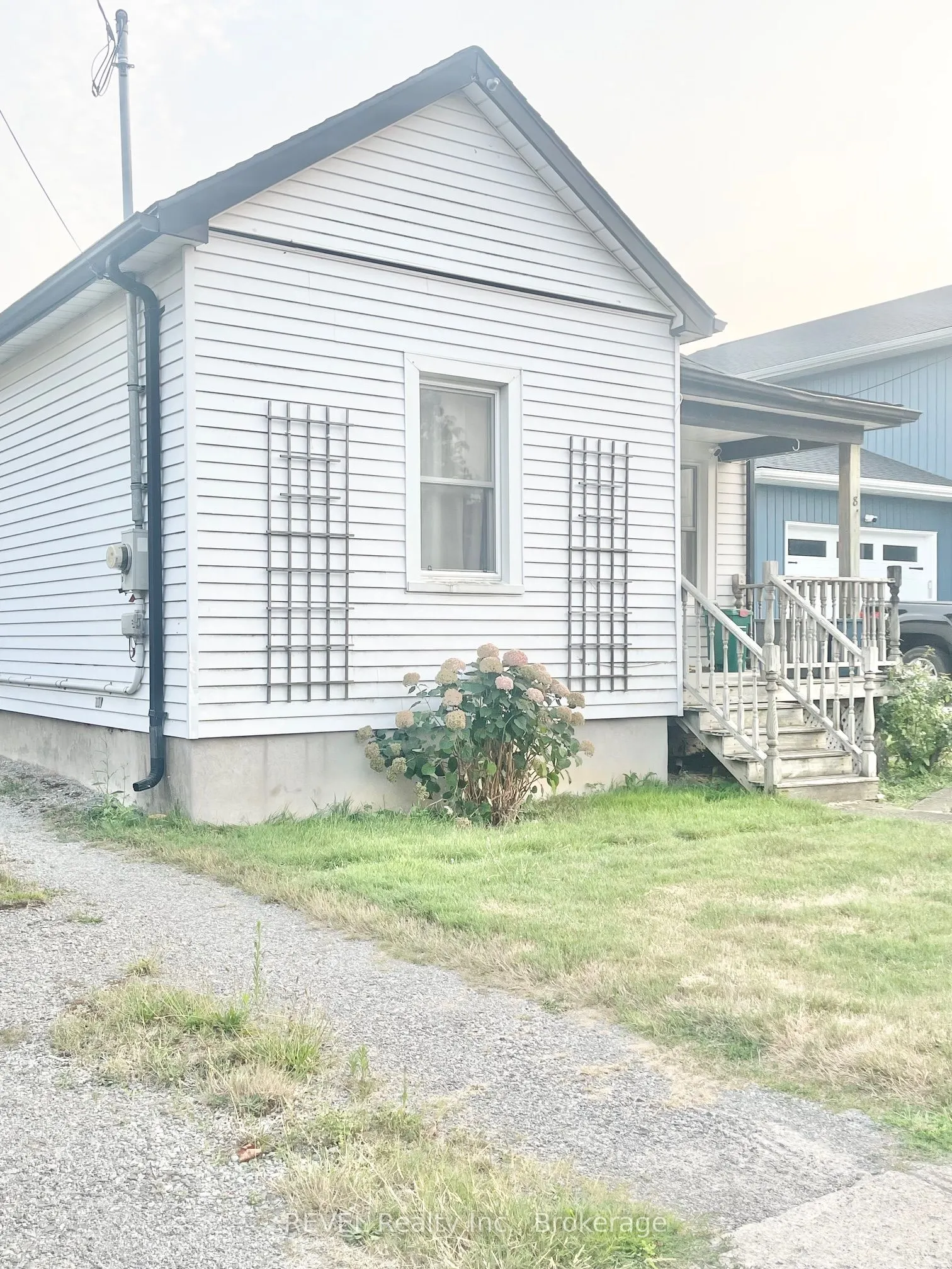 8 MONCK Street