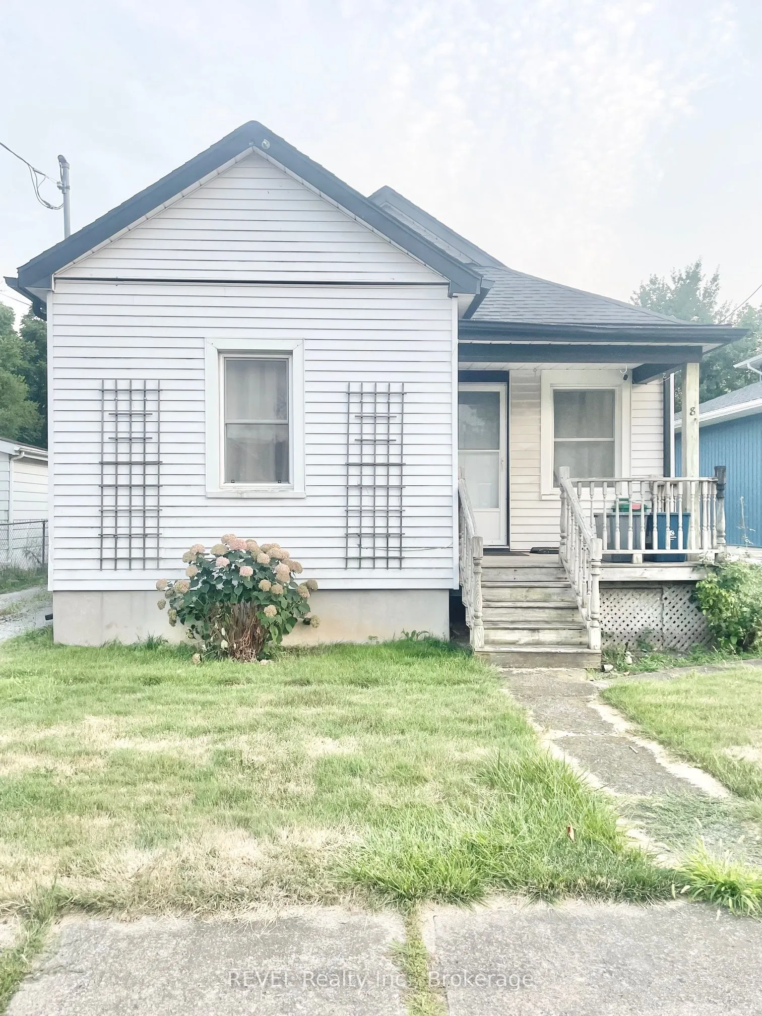 8 MONCK Street
