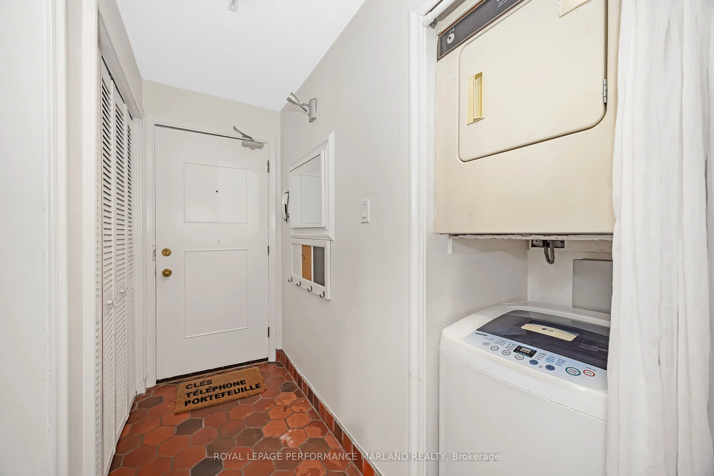 244 Charlotte Street, #8