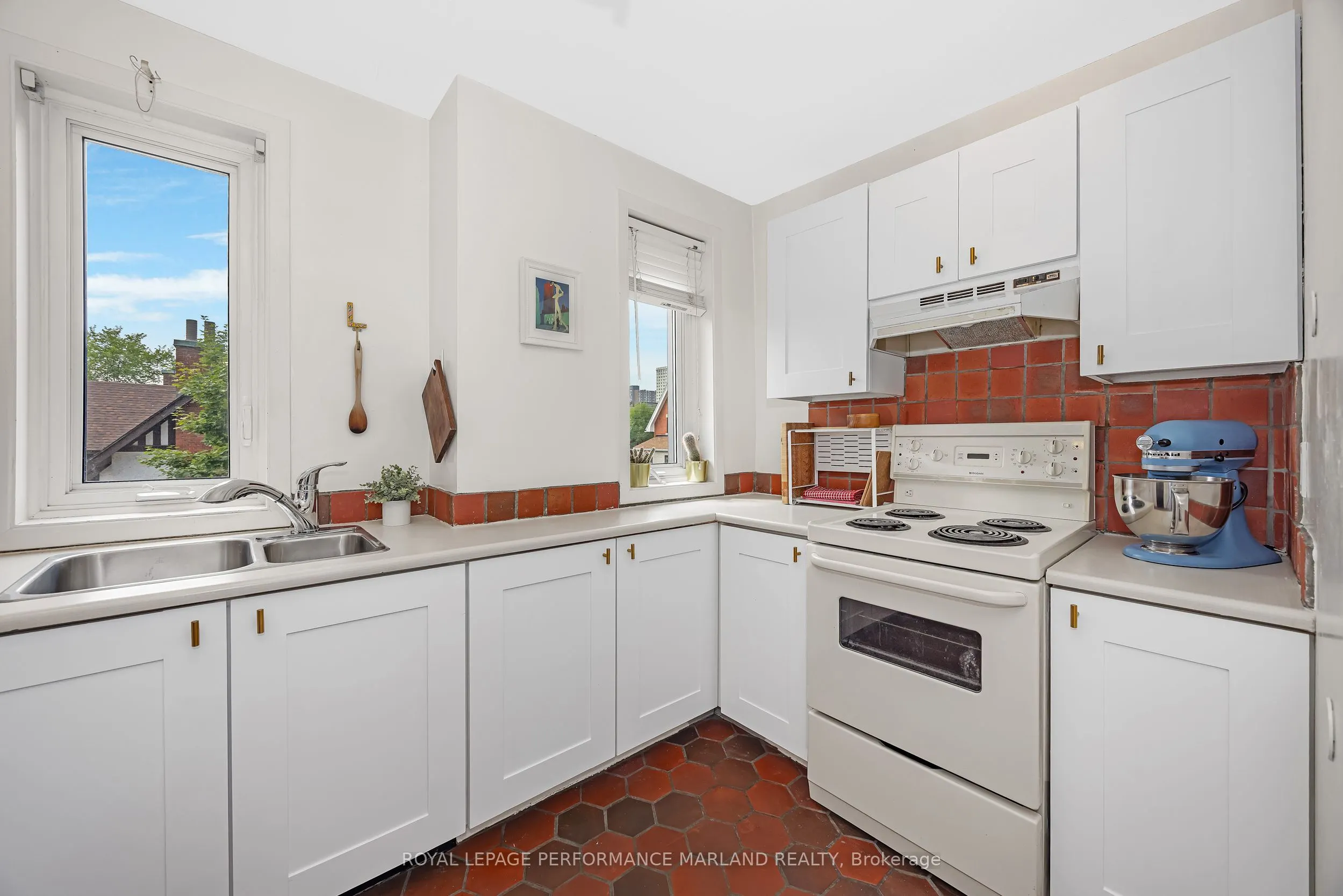 244 Charlotte Street, #8