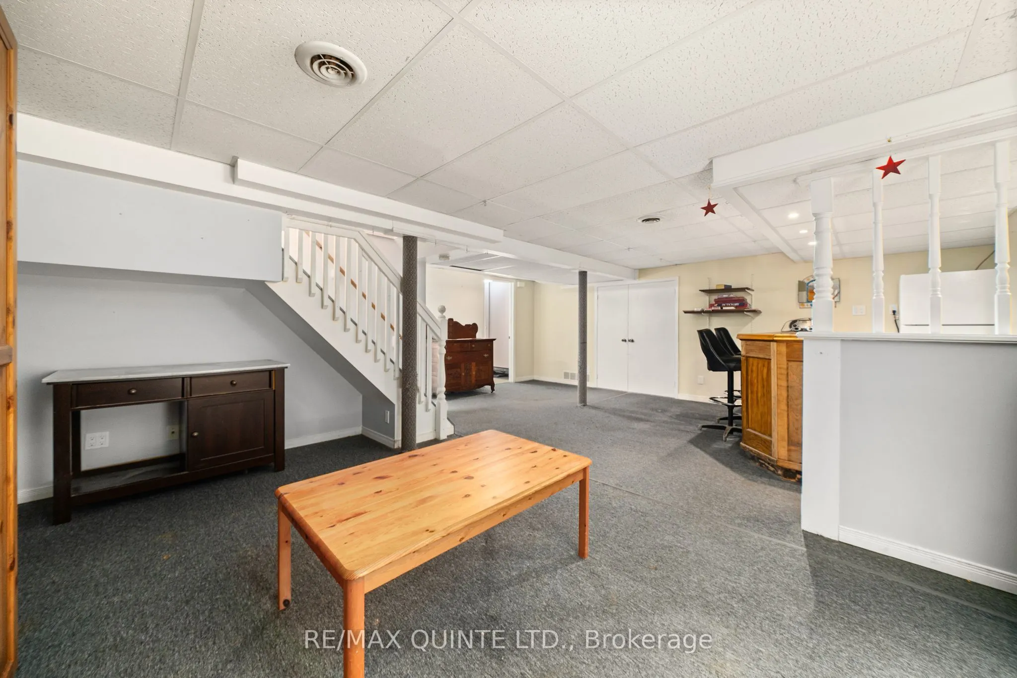 257 College Street W
