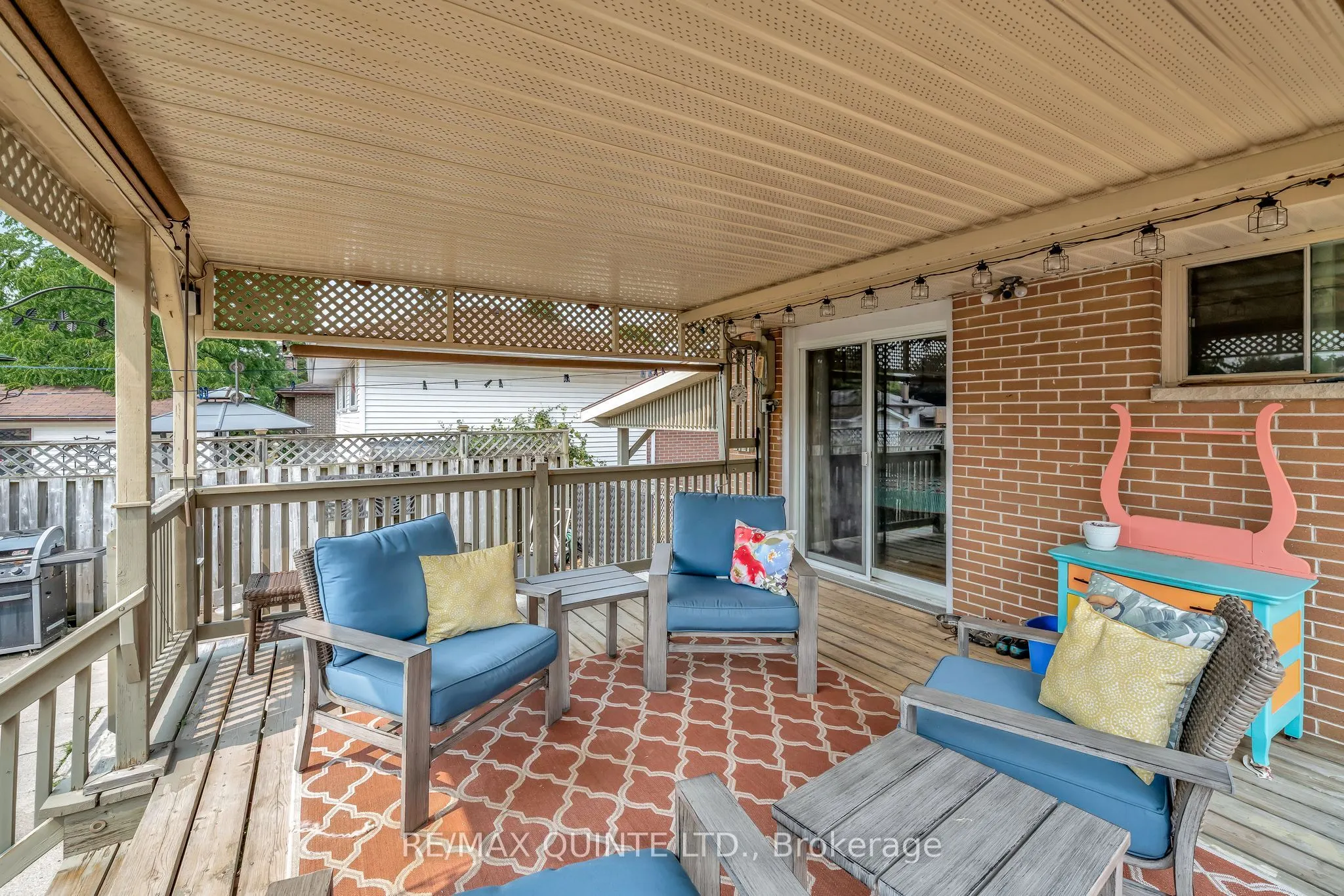 257 College Street W