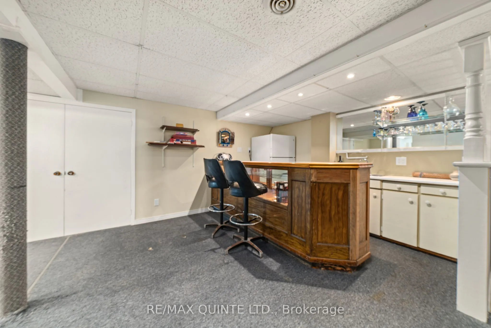 257 College Street W