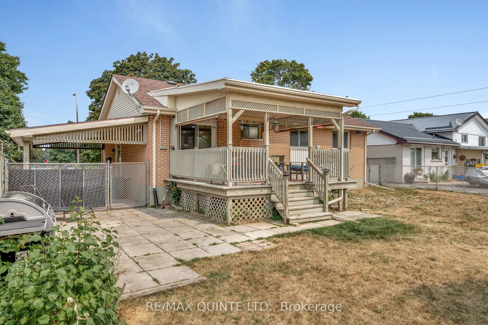 257 College Street W