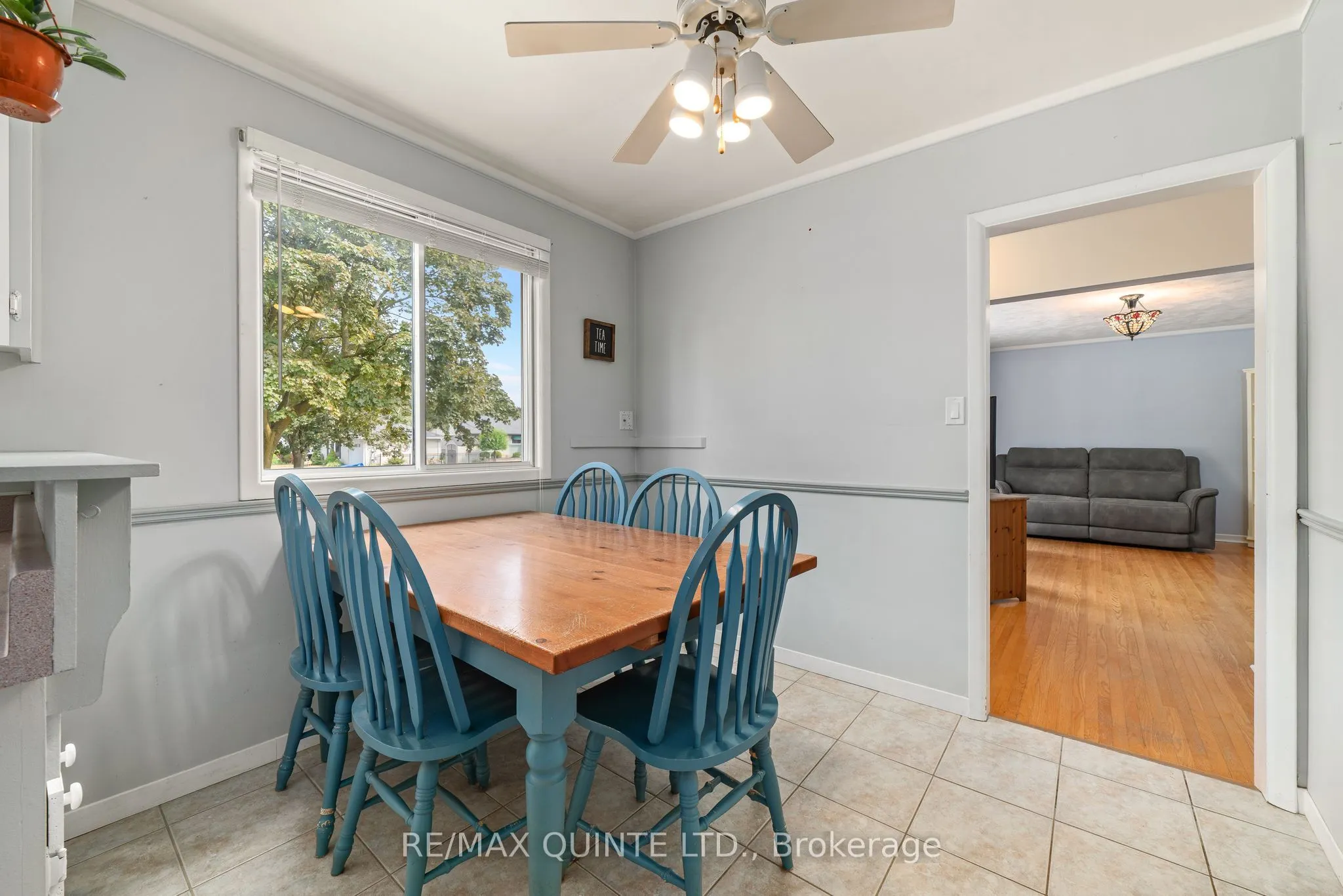 257 College Street W