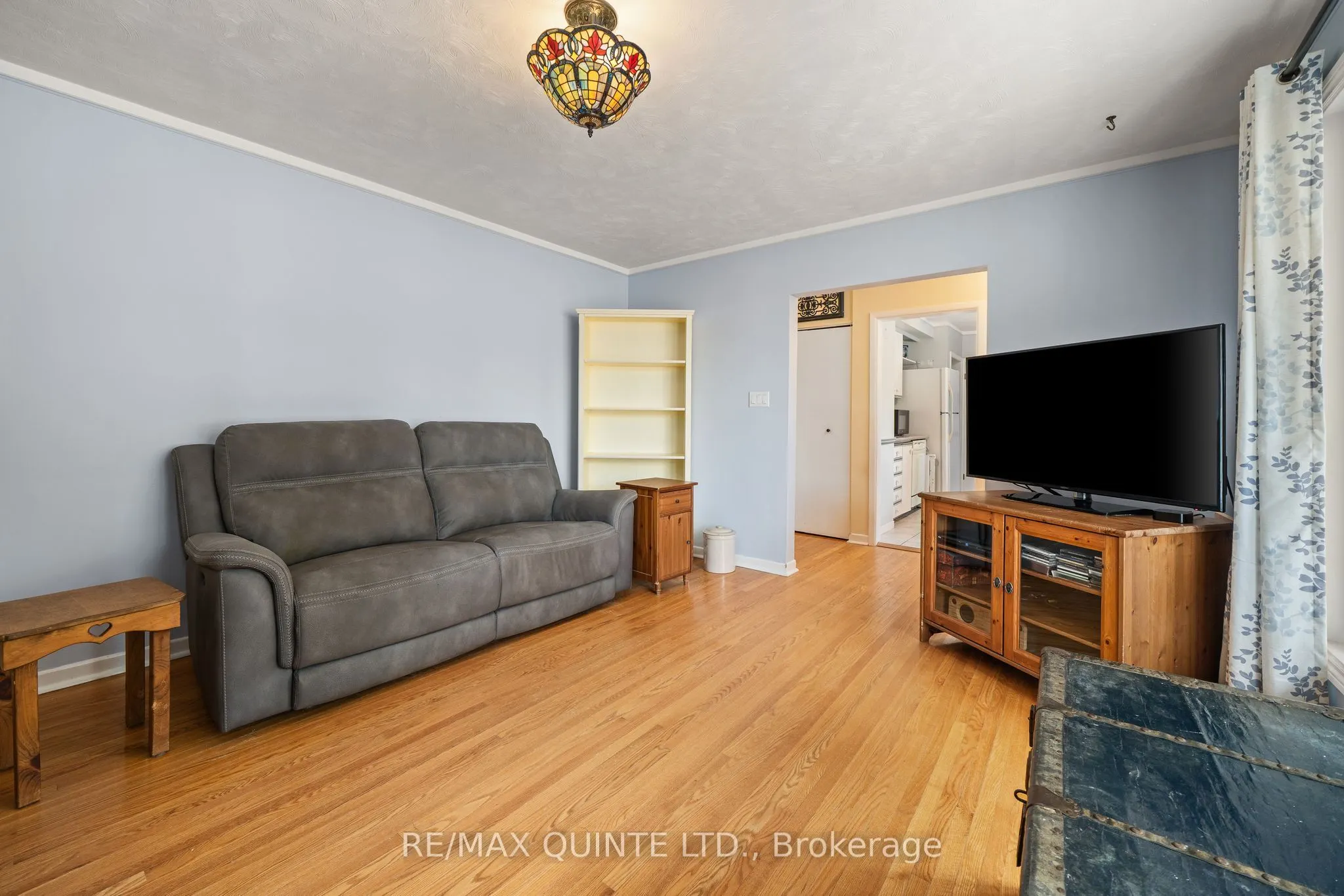257 College Street W