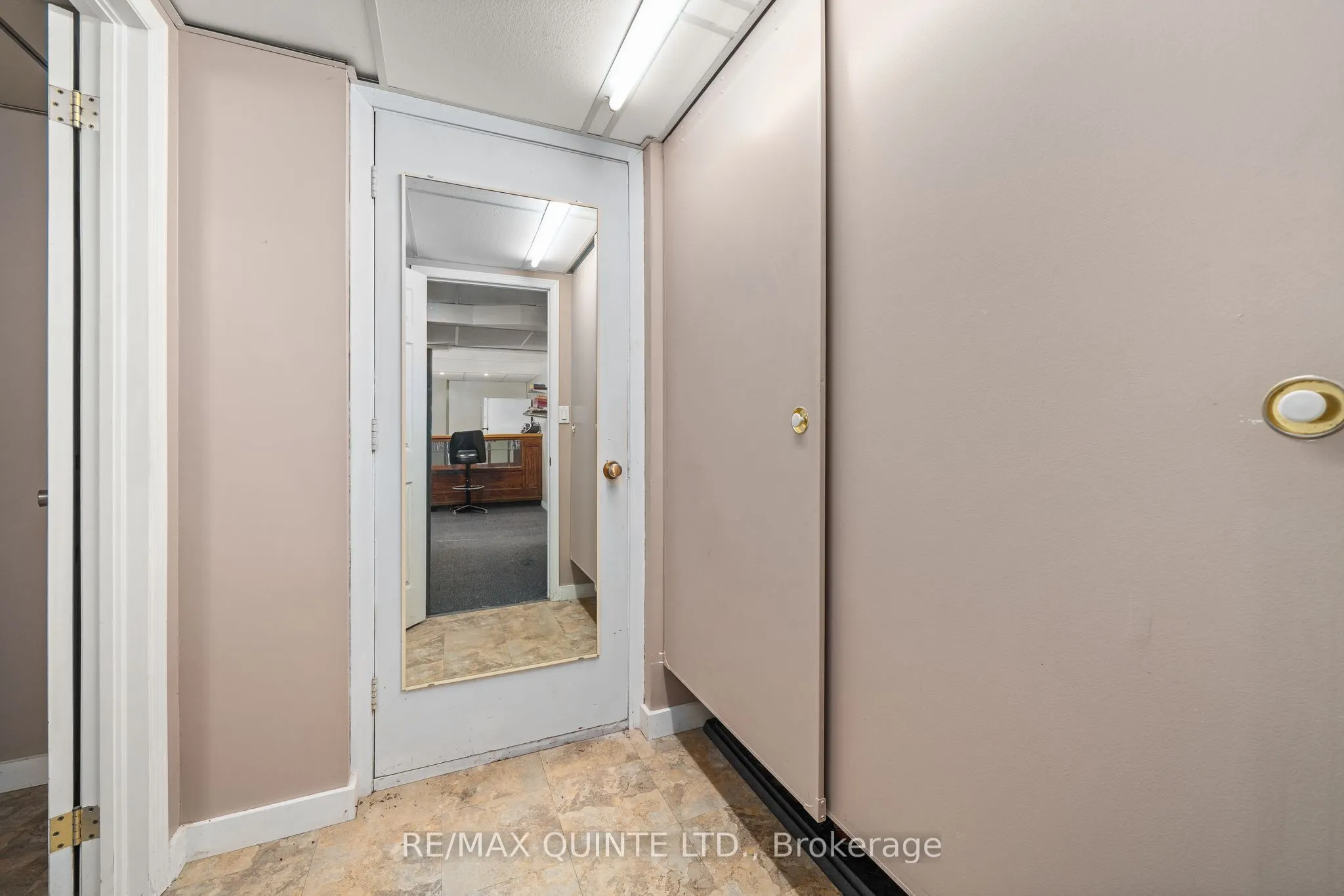 257 College Street W
