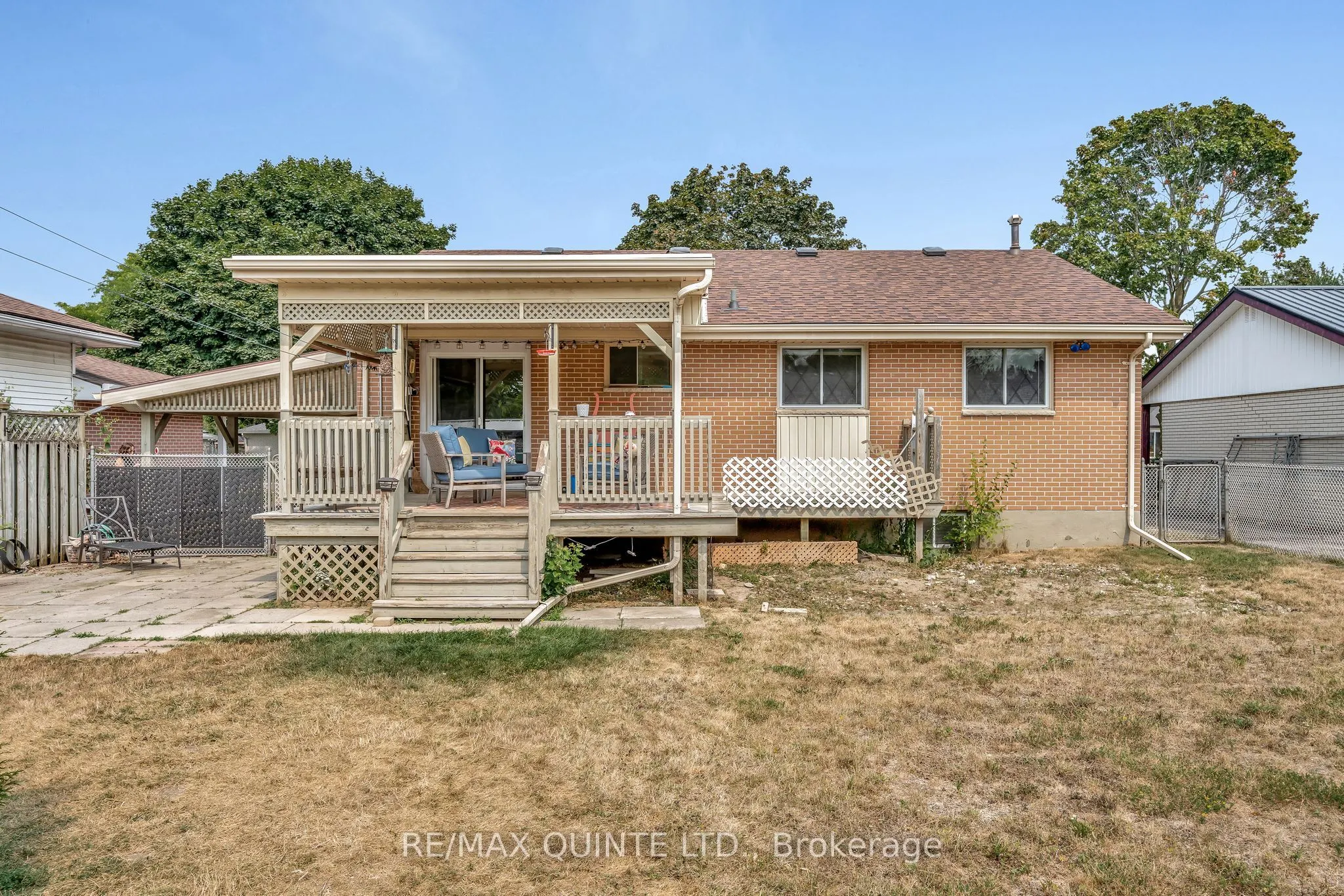 257 College Street W
