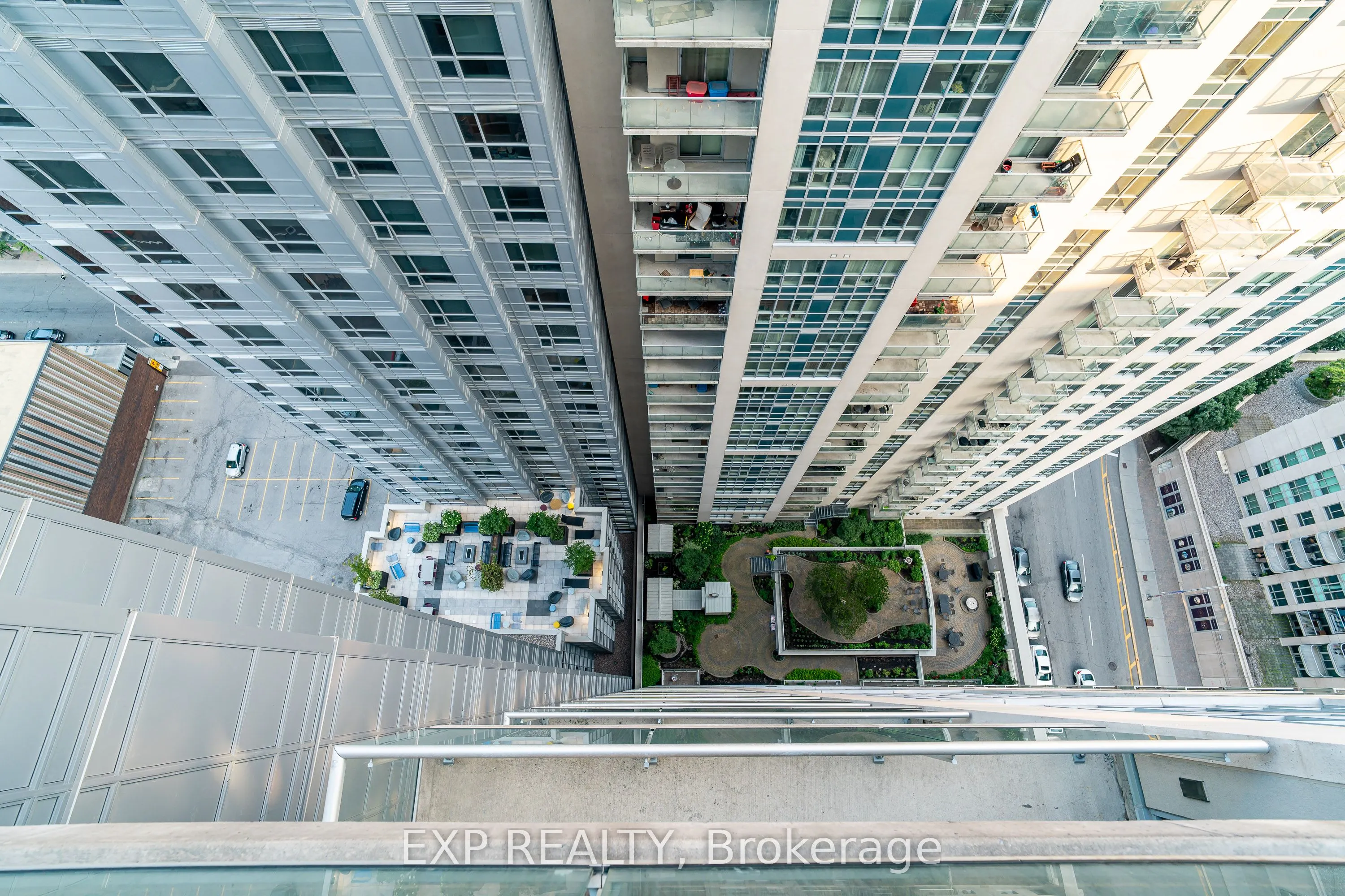 242 Rideau Street, #2606
