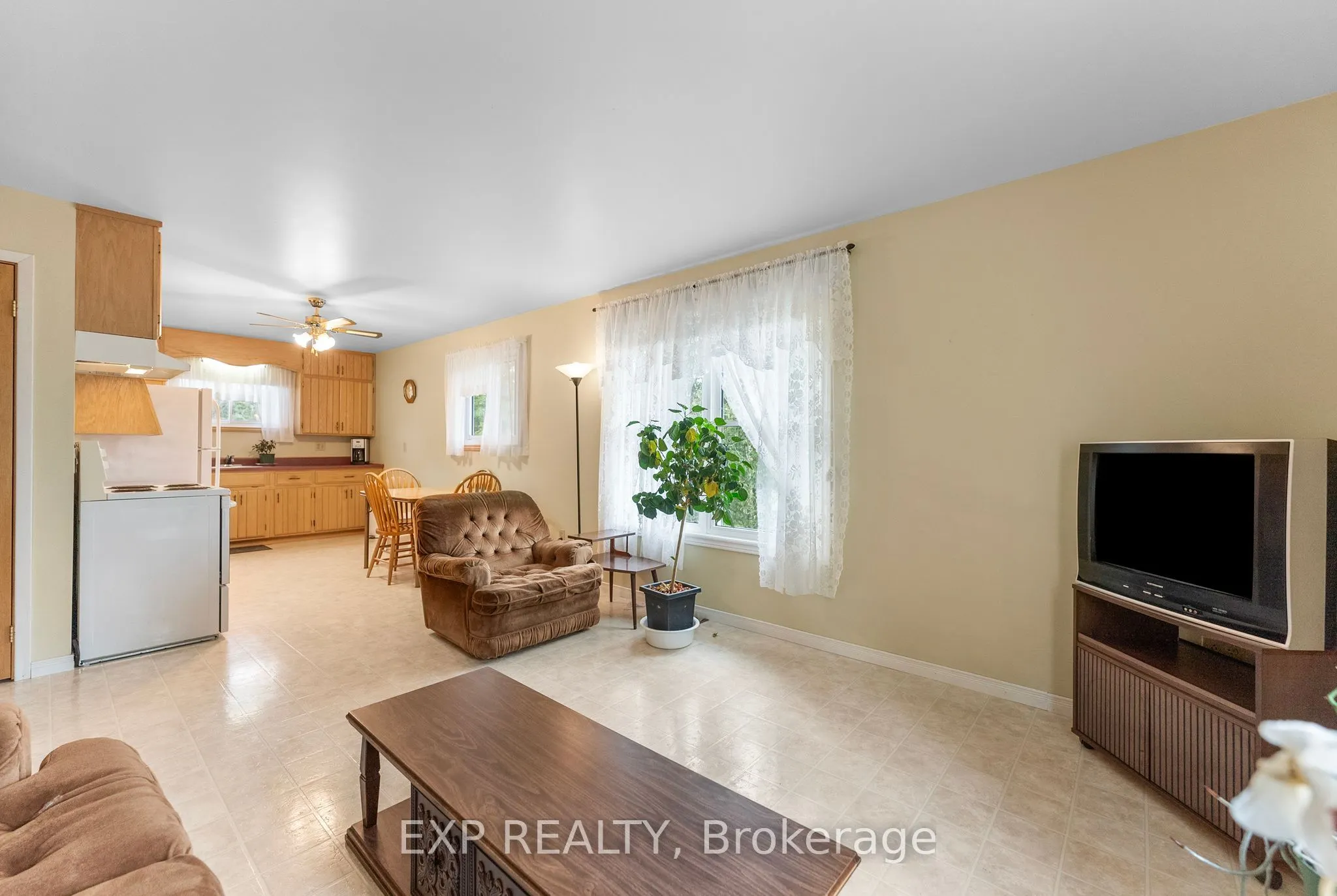 328 Horseshoe Lane
