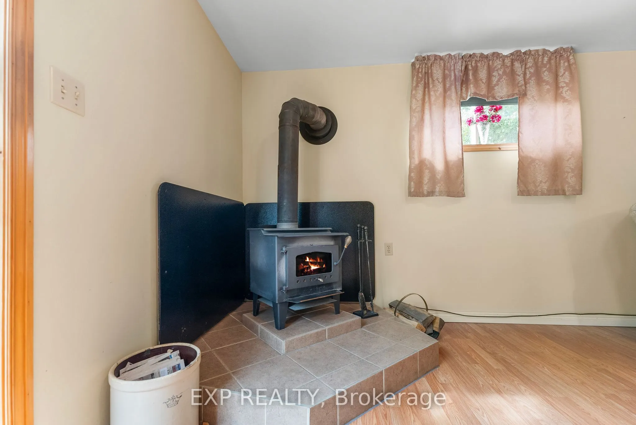 328 Horseshoe Lane