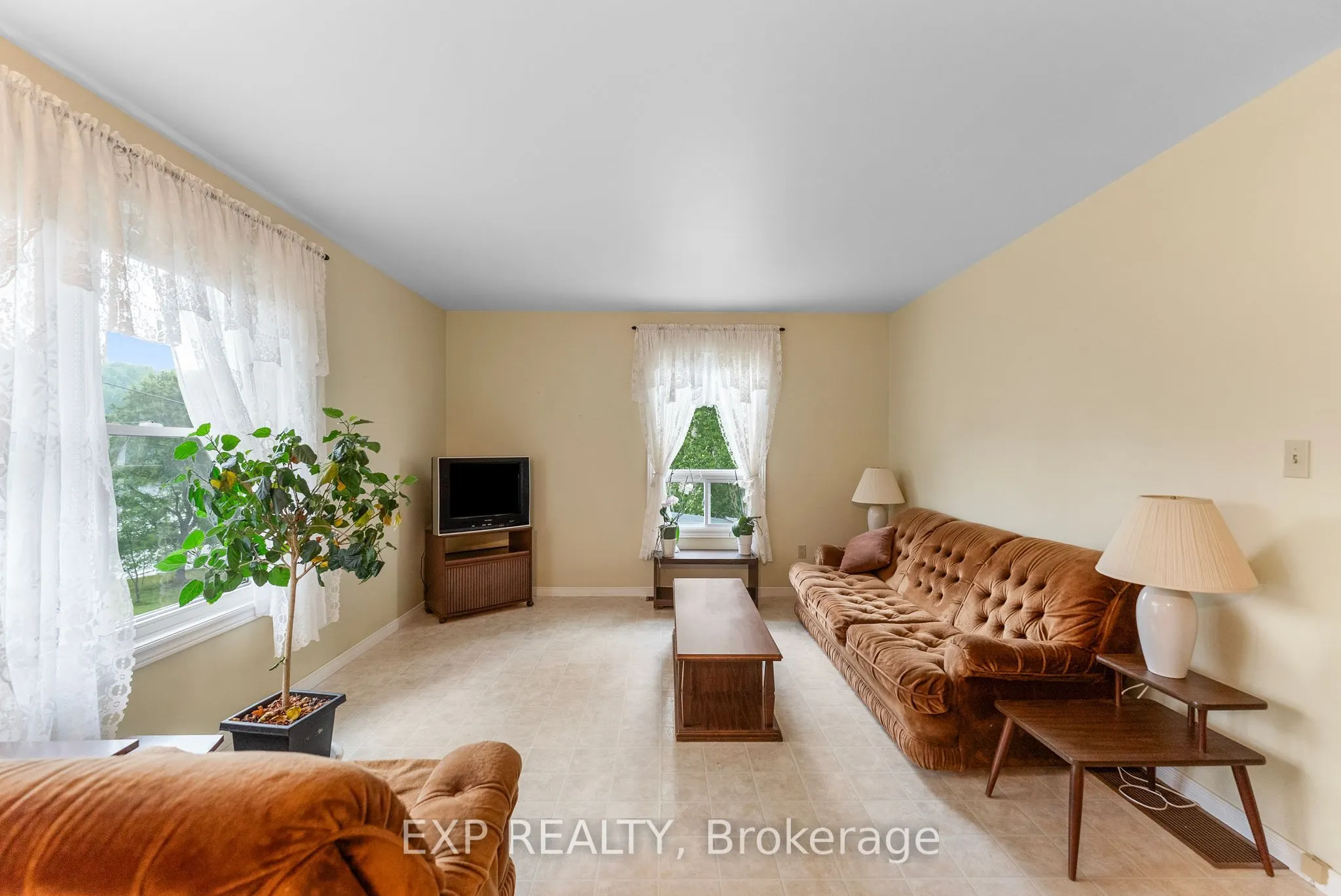 328 Horseshoe Lane