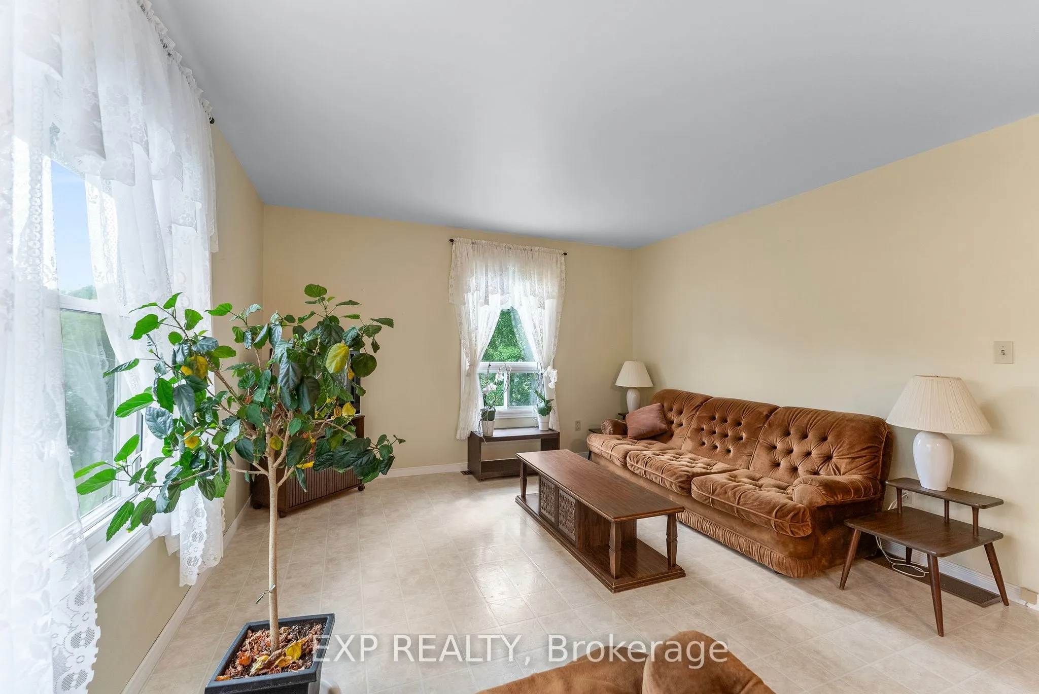 328 Horseshoe Lane